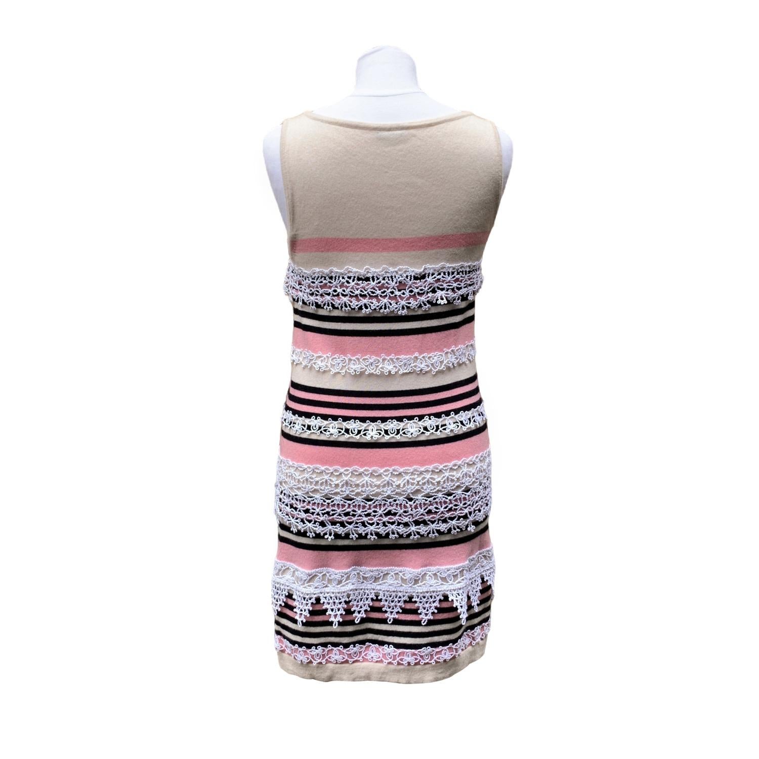Chanel sleeveless embroidered knit dress. Pink, black and beige cashmere with white cotton embroidery. Striped pattern. Unlined. Boat neckline. Composition: 100% Cashmere. Size is not indicated. Estimated size is a SMALL size



Details

STYLE: