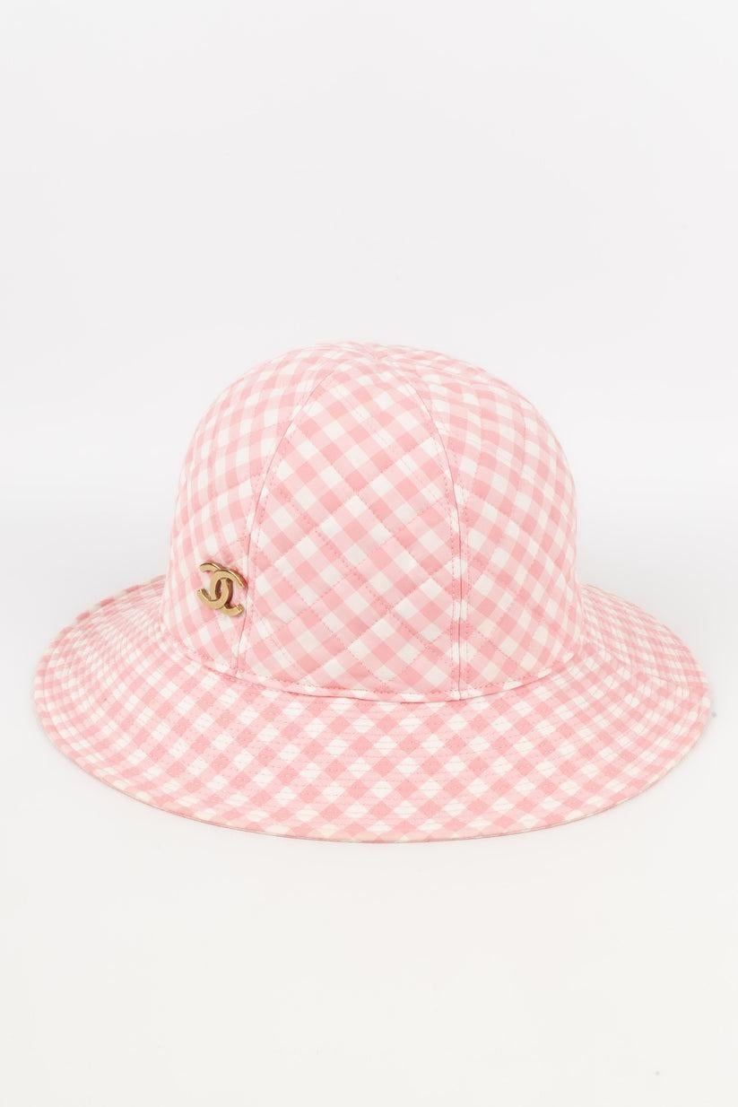 Chanel Pink and White Gingham Quilted Cotton Hat In Excellent Condition For Sale In SAINT-OUEN-SUR-SEINE, FR