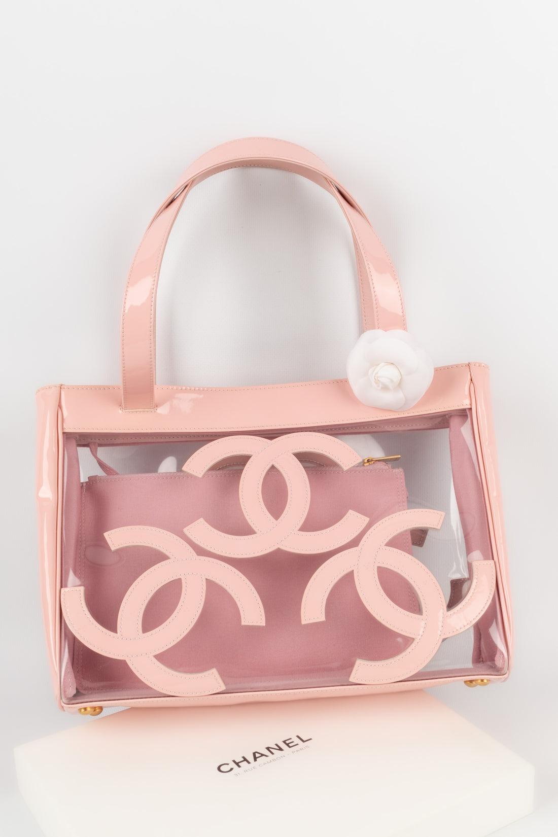 Chanel - (Made in Italy) Bag in transparent PVC fabric and pink patent leather. Sold with serial number and certificate of authenticity. 2004/2005 Collection.

Additional information:
Condition: Very good condition
Dimensions: Length: 28 cm -