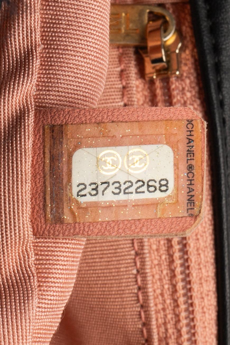 Bolso de malla rosa, negro y rojo de Chanel, 2017 en venta 8