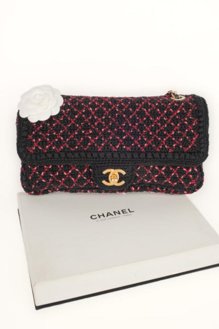Bolso de malla rosa, negro y rojo de Chanel, 2017 en venta 9