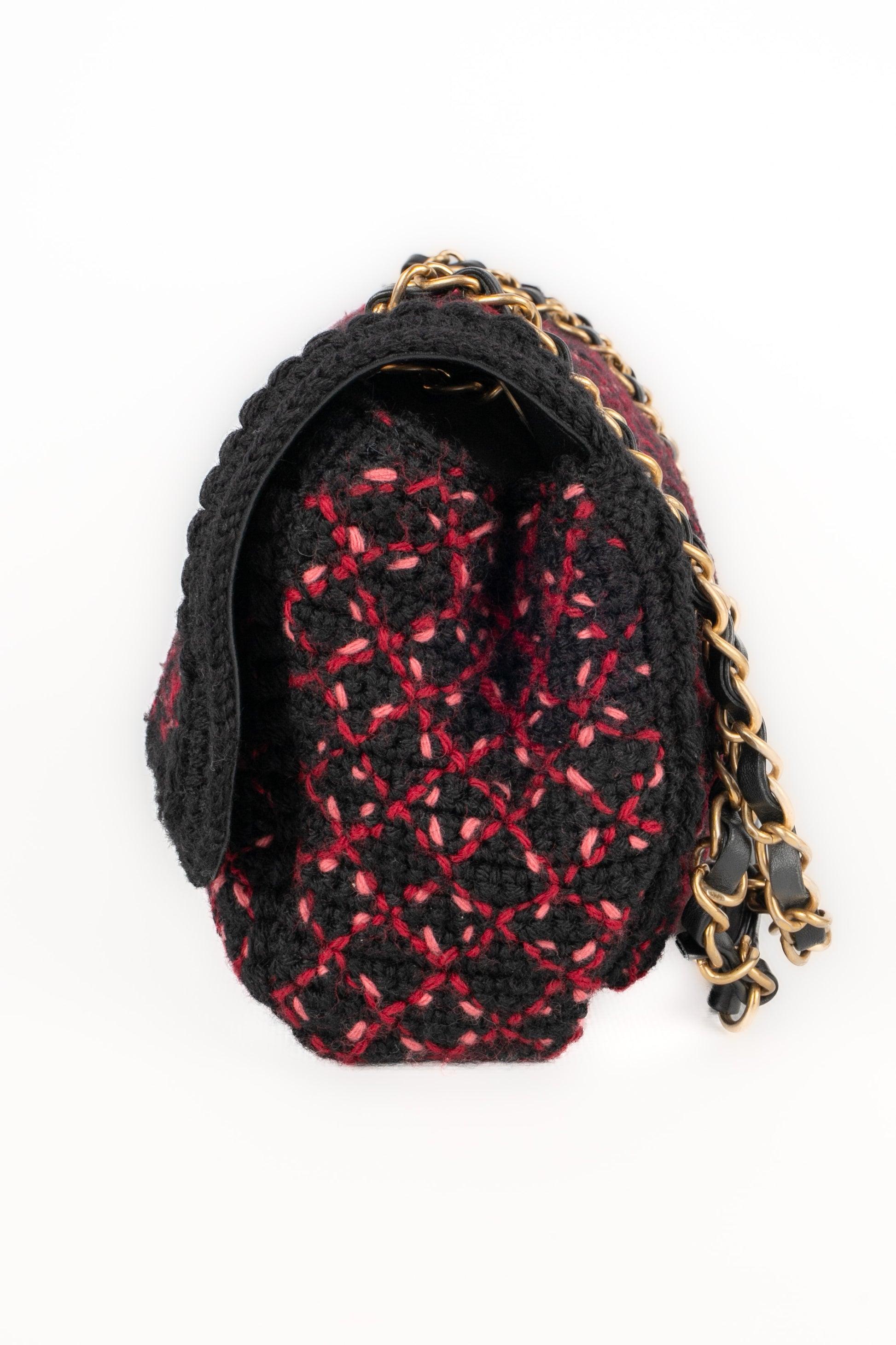 De las mujeres Bolso de malla rosa, negro y rojo de Chanel, 2017 en venta