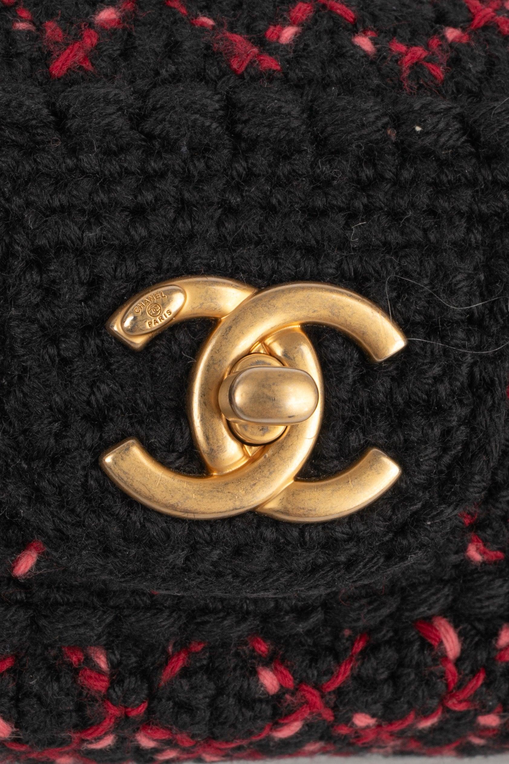 Bolso de malla rosa, negro y rojo de Chanel, 2017 en venta 1