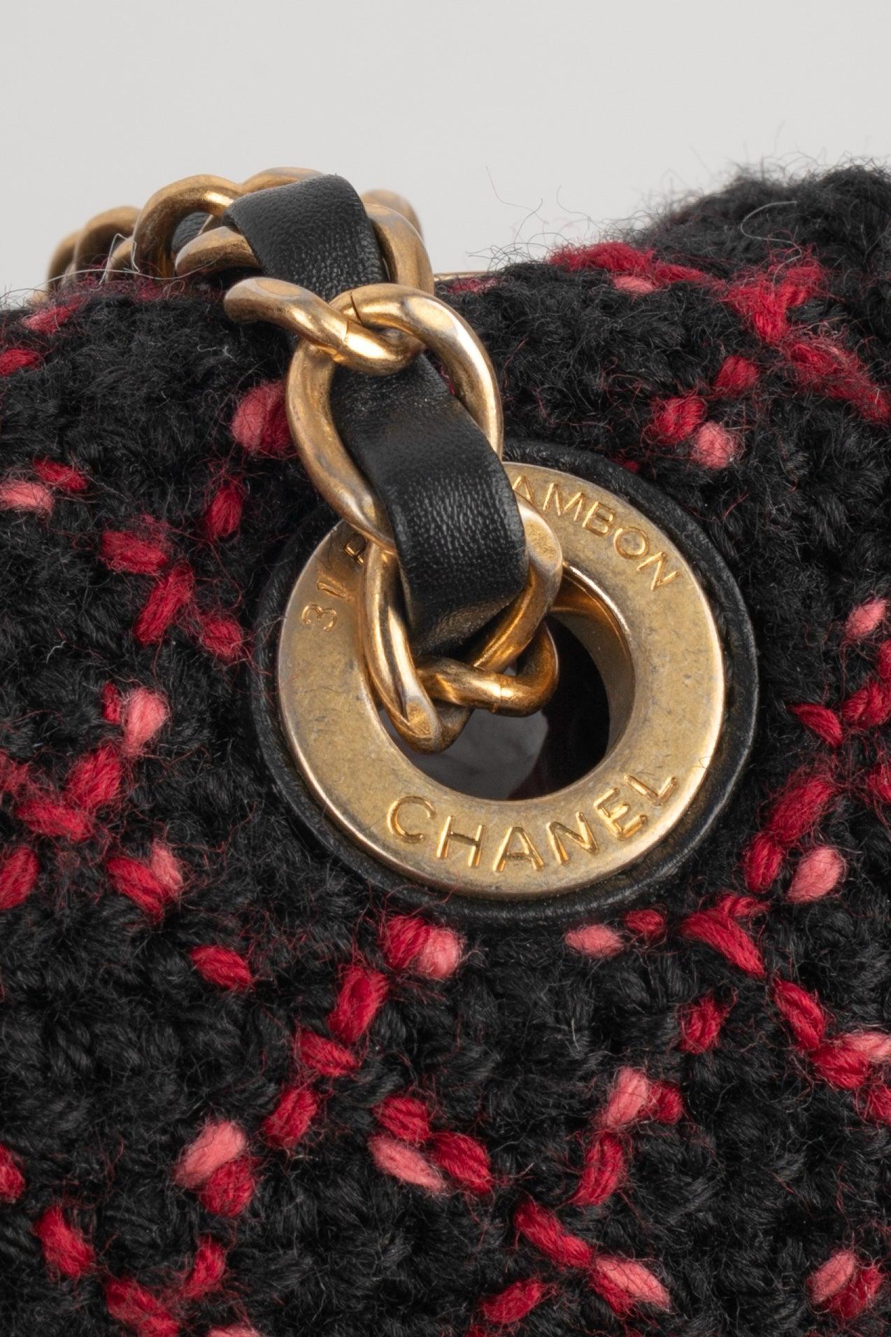 Bolso de malla rosa, negro y rojo de Chanel, 2017 en venta 2