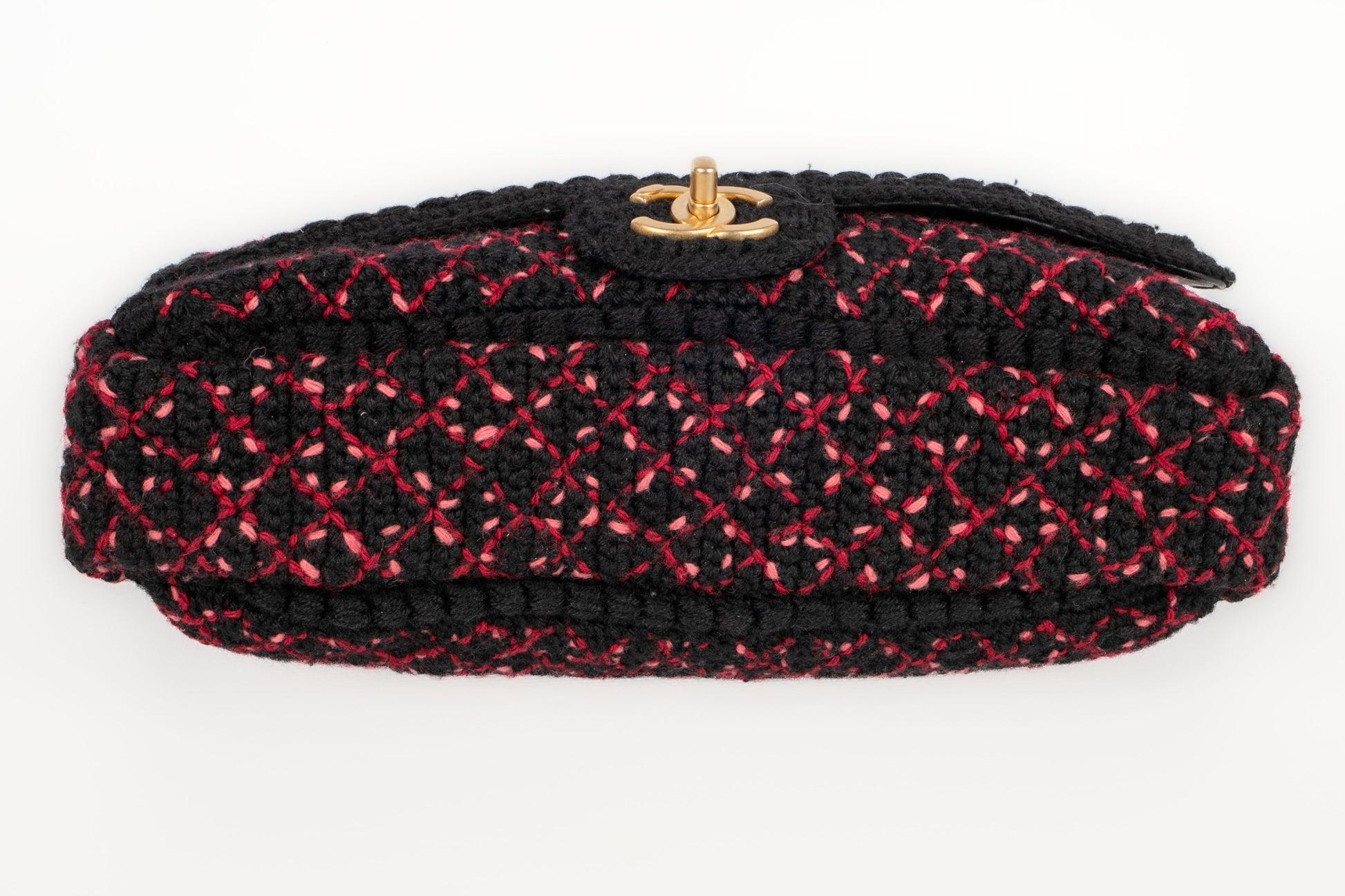 Bolso de malla rosa, negro y rojo de Chanel, 2017 en venta 3