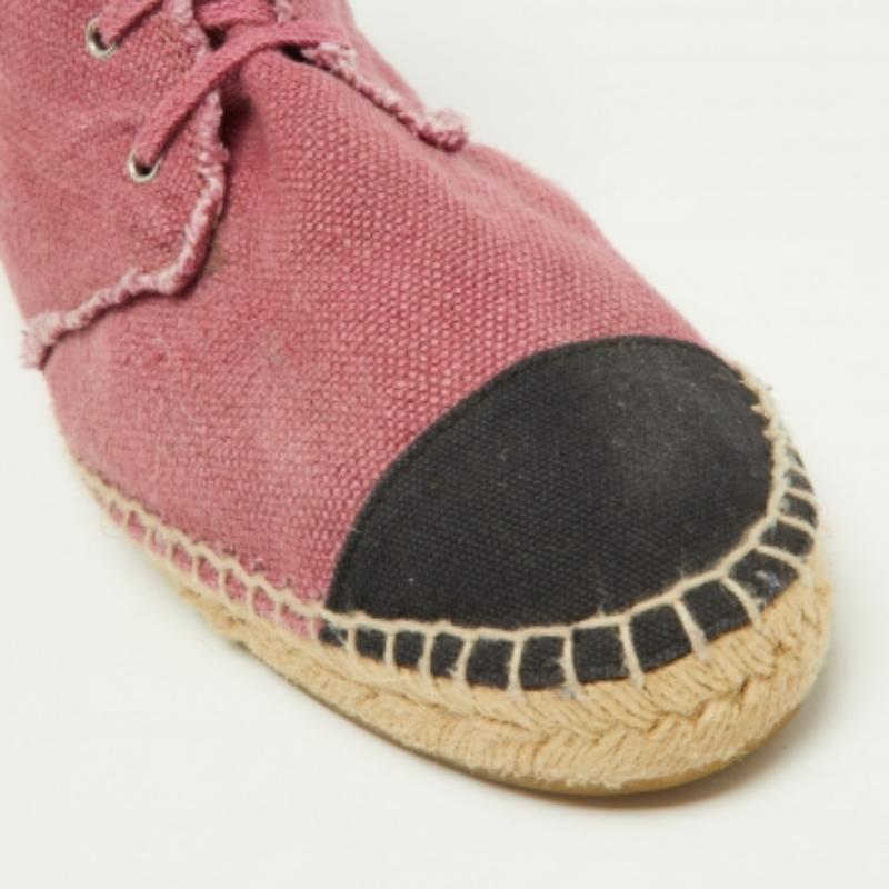 Chanel Rosa/Schwarze Canvas CC High Top Espadrille Flats Größe 42 (Braun) im Angebot