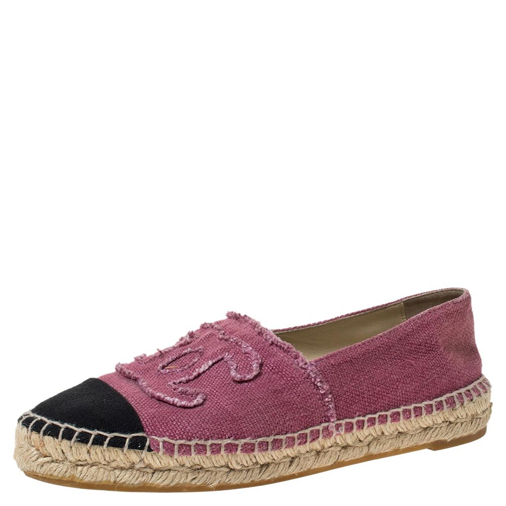 Step out in style every day with these gorgeous espadrilles from Chanel. Featuring a blue canvas exterior, this round-toe pair features braided jute details on the midsoles, black cap toes and the CC logo on the uppers.

Includes
Original Dustbag