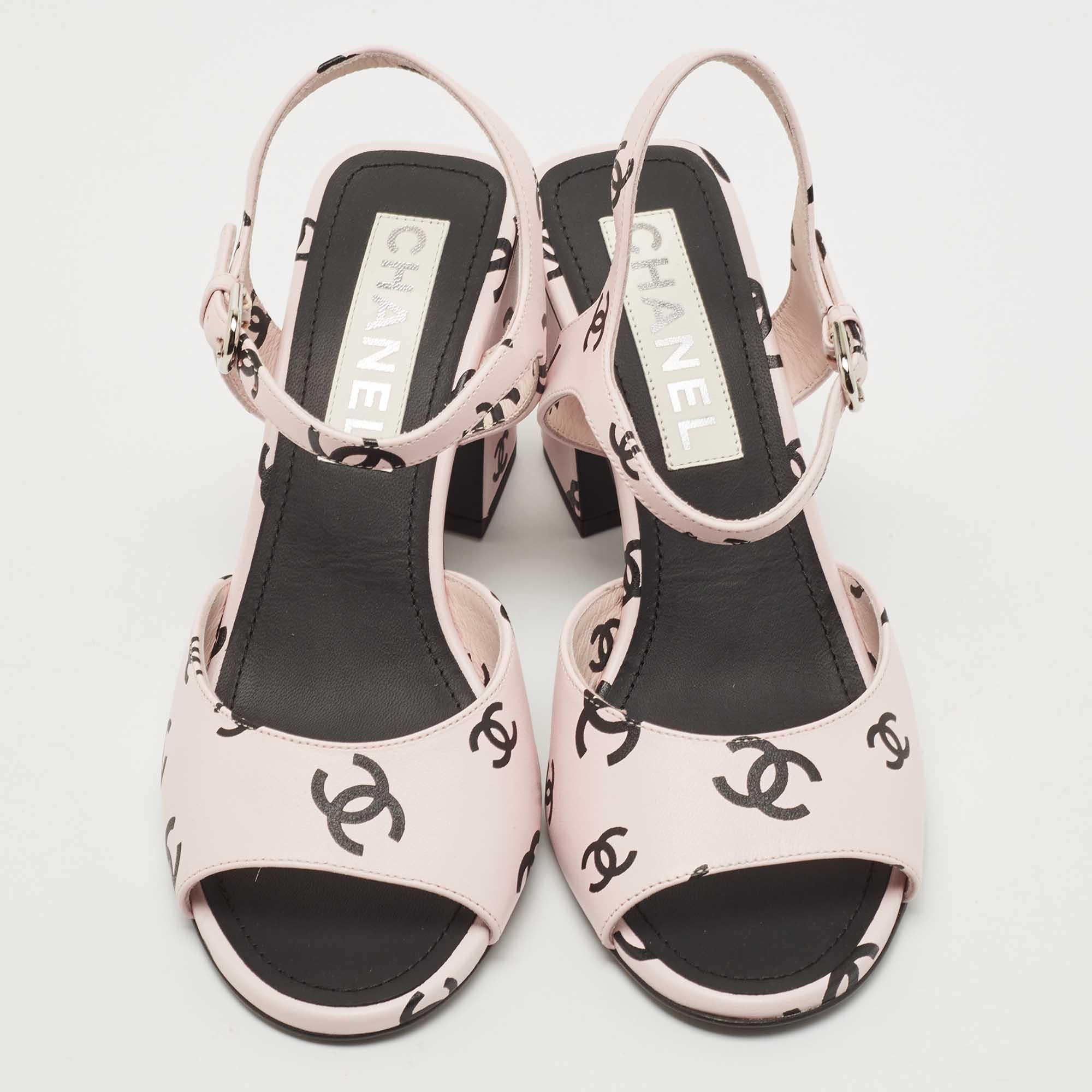 These heeled sandals are the perfect combination of style and comfort, with a sleek design that adds a touch of elegance to any outfit. The sturdy heel offers stability, while the soft straps ensure a comfortable fit. Ideal for many occasions, these