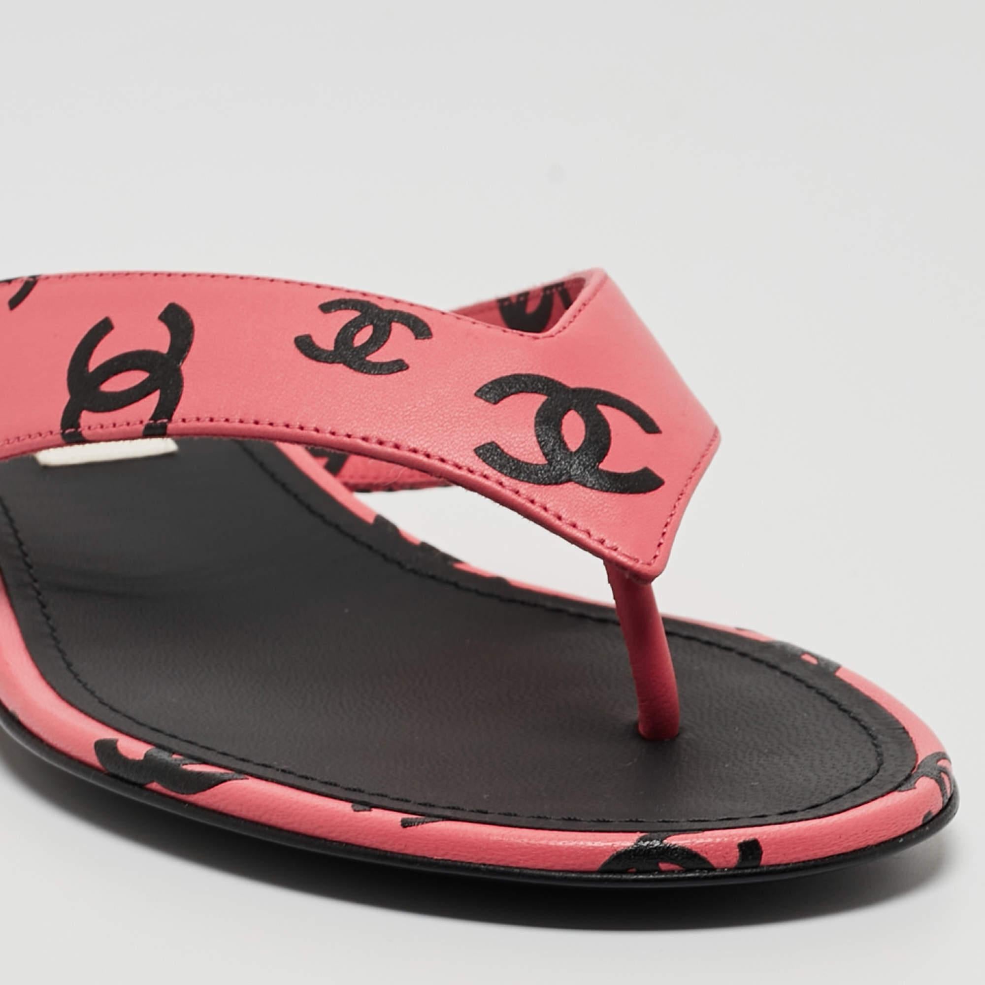 Chanel Pink/Black CC Print Leather Thong Sandals Size 36 1
