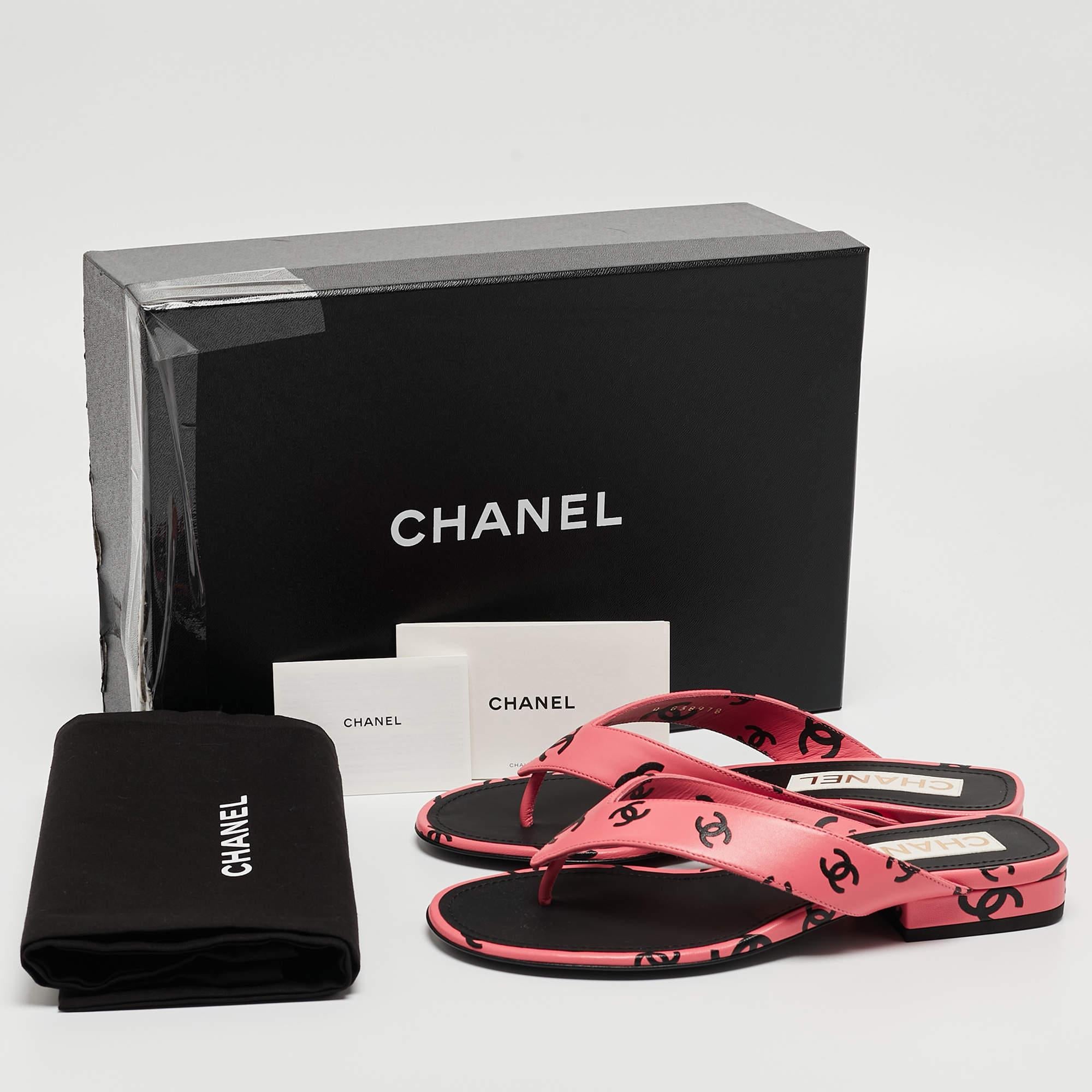 Chanel Pink/Black CC Print Leather Thong Sandals Size 36 5