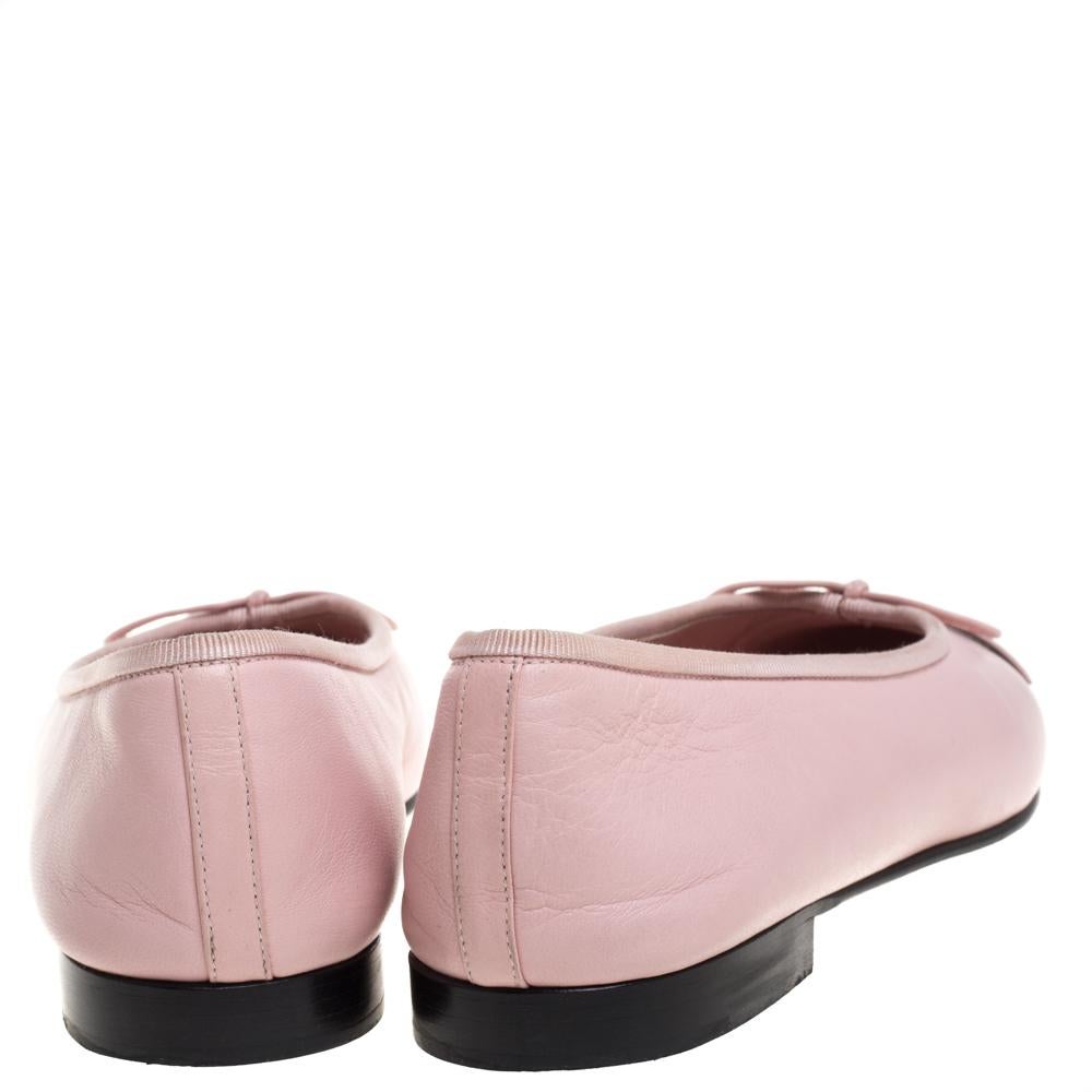 Chanel Pink/Black Leather Bow CC Cap Toe Ballet Flats Size 39.5 In Good Condition In Dubai, Al Qouz 2