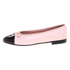 Chanel Rosa/Schwarz Leder Schleife CC Cap Toe Ballet Flats Größe 39.5