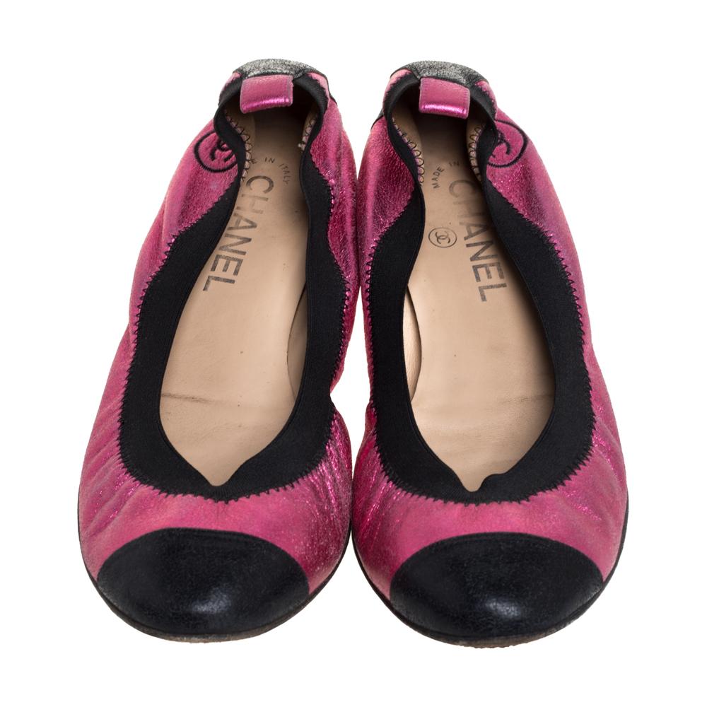 You would never want to take off these comfortable Chanel ballet flats. They are crafted from pink leather and designed with black cap toes, signature CC logos, and a scrunch style for a good fit.

Includes: Original Dustbag, Original Box, Price