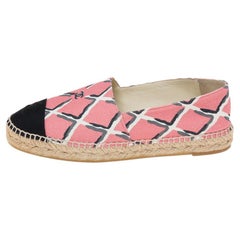 Chanel Pink/Black Printed Canvas and Fabric CC Cap-Toe Flat Espadrilles Size 40