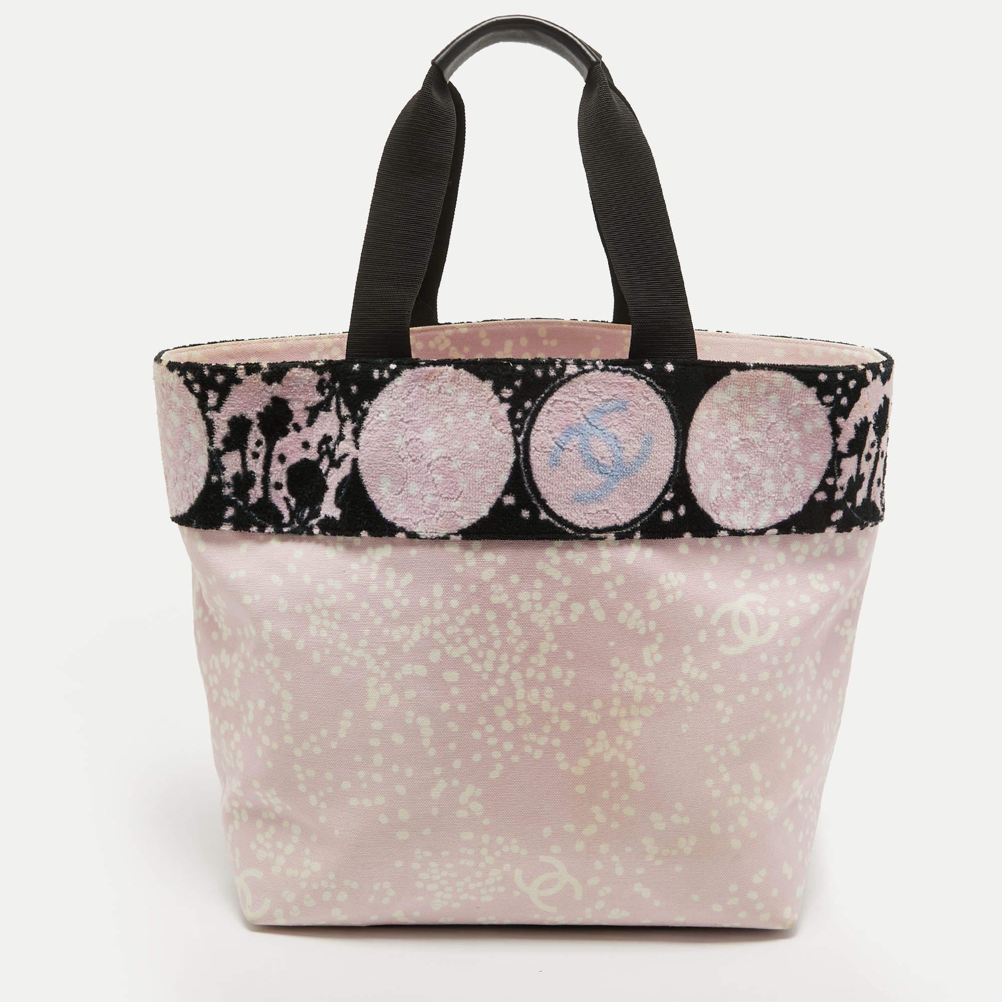 Perfect for work or travel, this Chanel tote is made of canvas & cotton to be light and durable. It has two handles, brand details, and a spacious lined interior.

