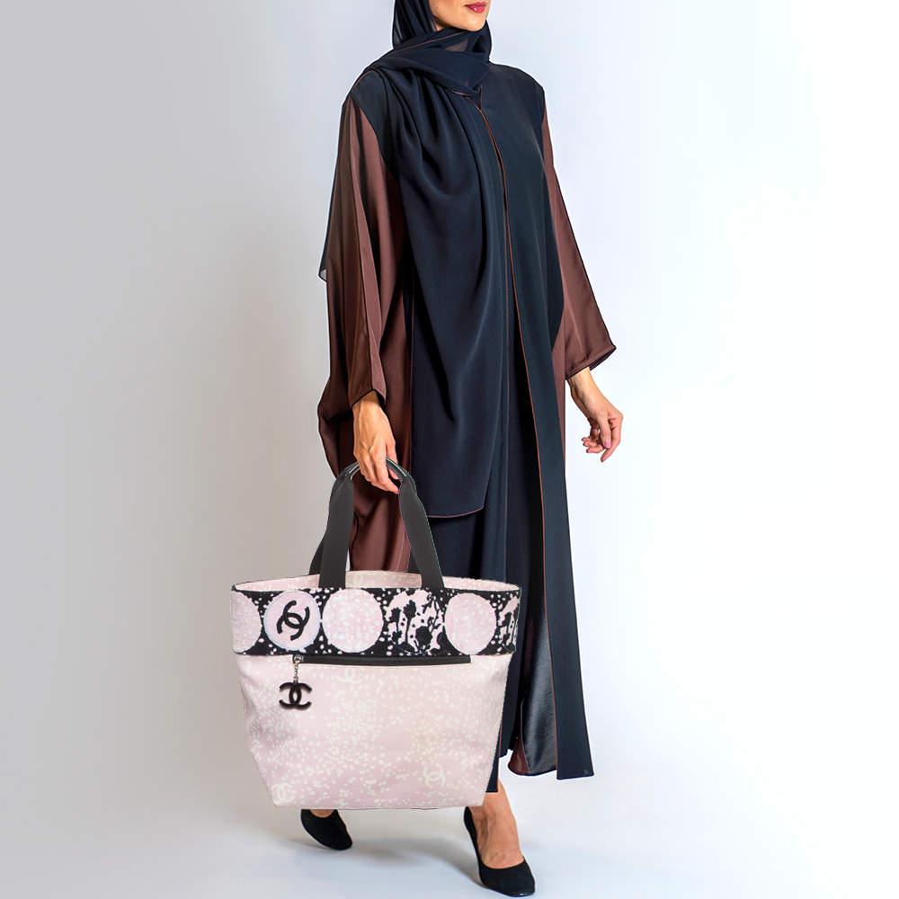 Chanel Pink/ Black Terry Cloth Canvas Tote In Good Condition For Sale In Dubai, Al Qouz 2