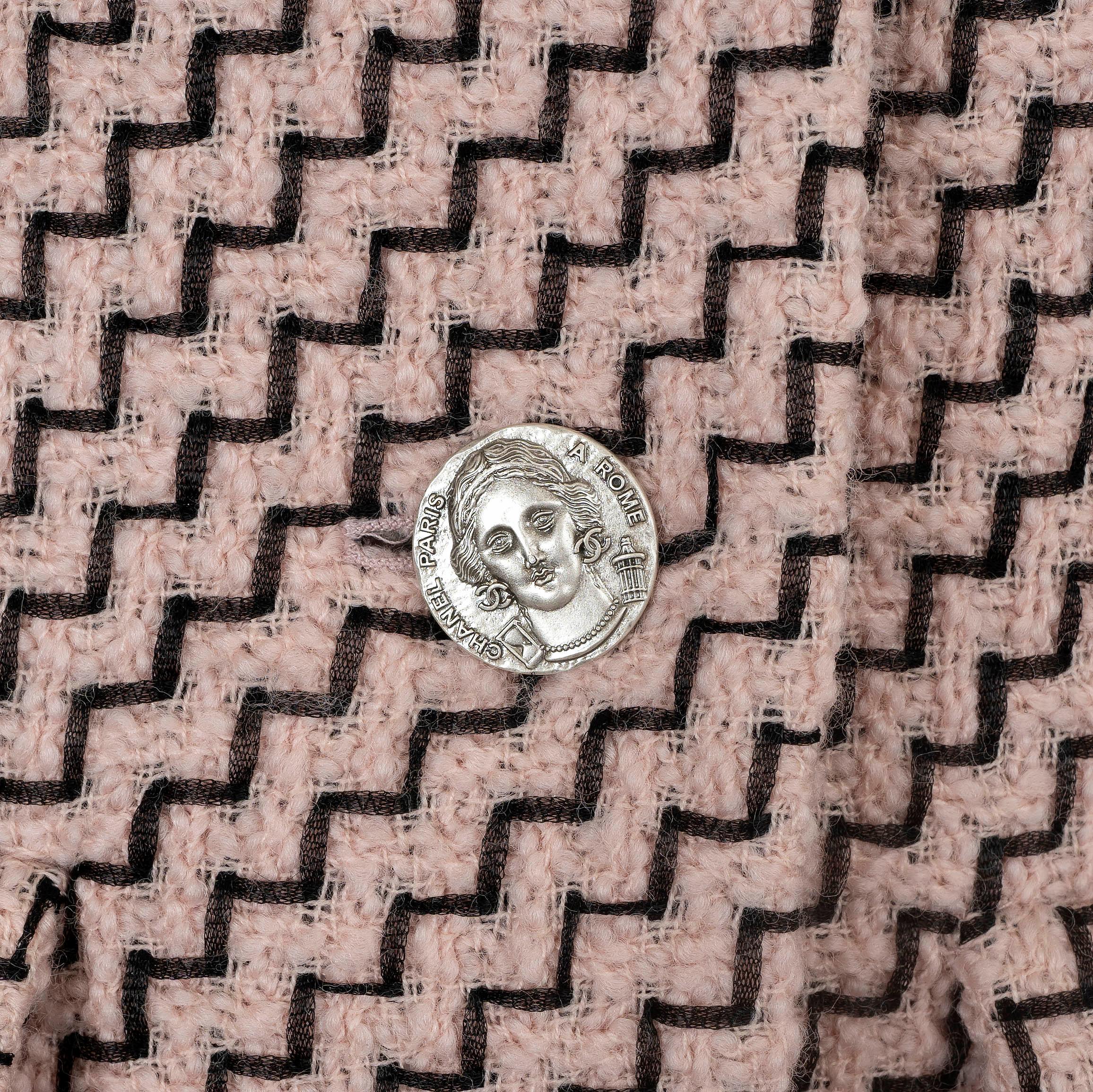 CHANEL pink black wool 2016 16A ROME LEATHER TRIM TWEED Coat Jacket 40 M For Sale 2