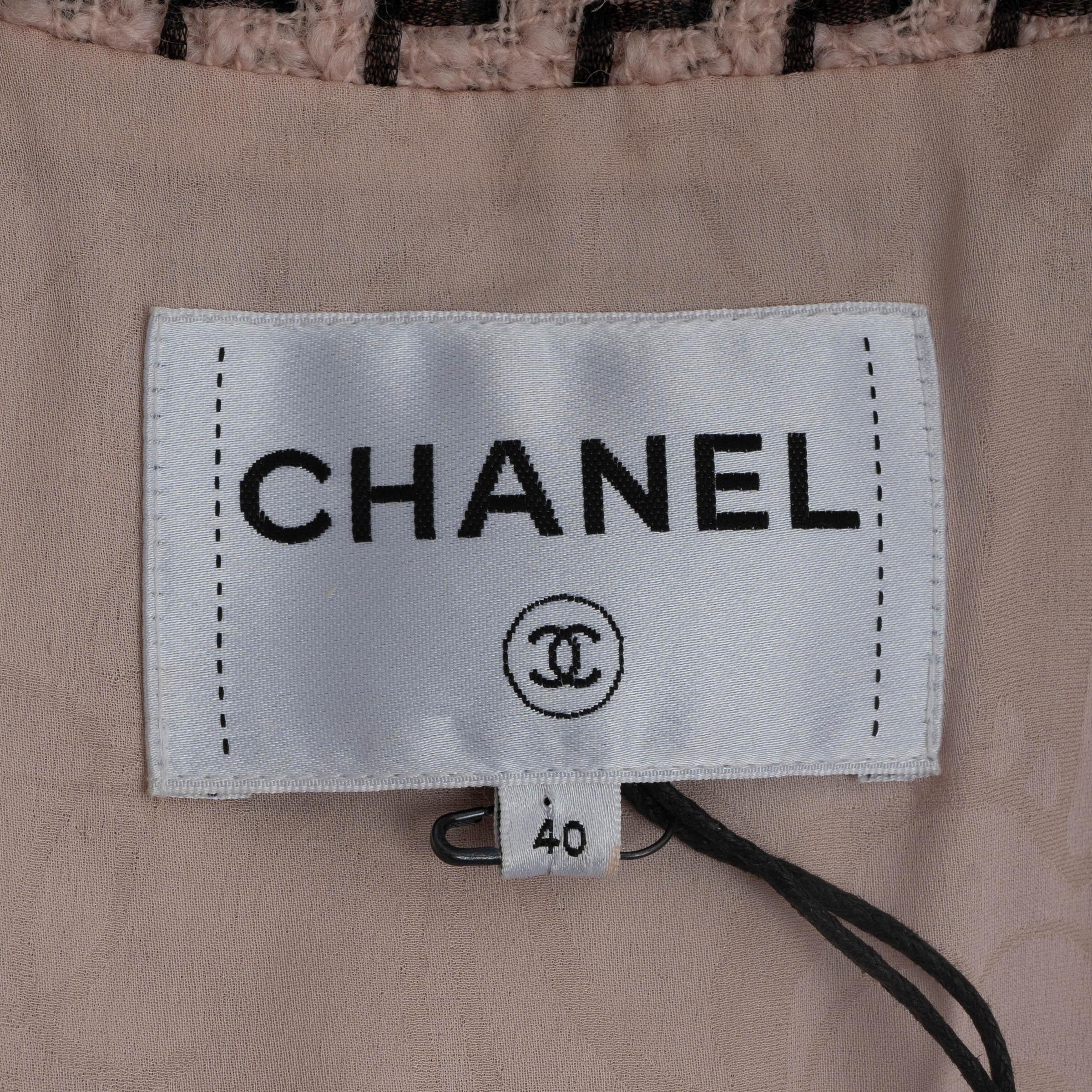 CHANEL pink black wool 2016 16A ROME LEATHER TRIM TWEED Coat Jacket 40 M For Sale 4