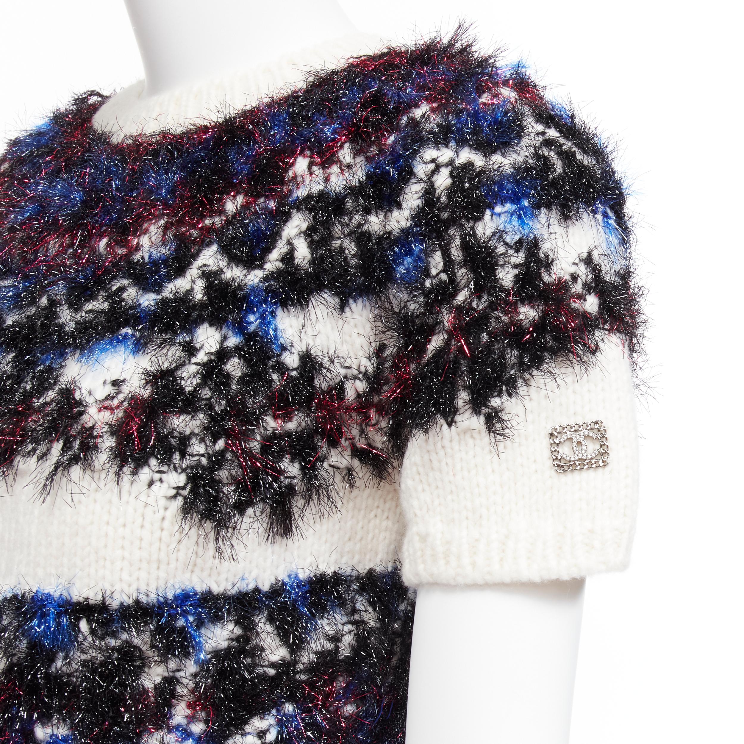 CHANEL pink blue fluffy lurex cream intarsia crystal CC cropped sweater FR34 XS
Reference: AAWC/A00469
Brand: Chanel
Designer: Virginie Viard
Material: Polyamide, Cashmere, Blend
Color: Cream, Blue
Pattern: Solid
Closure: Button
Extra Details: CC
