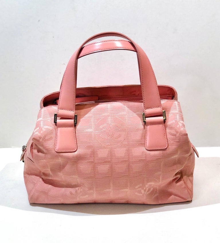 Chanel Pink Boston Style Handbag.  In Excellent Condition For Sale In Sheung Wan, HK