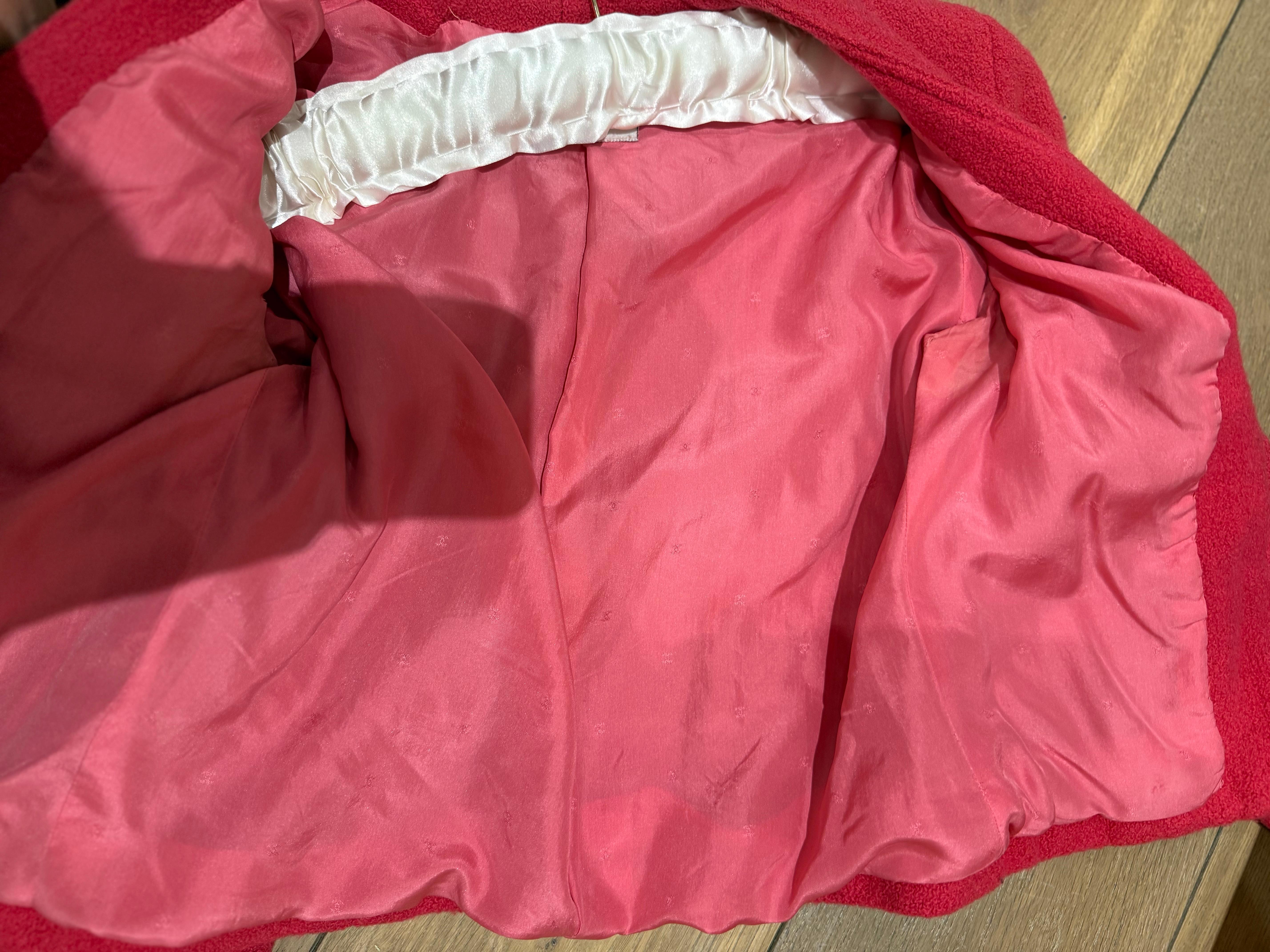 Women's Chanel Pink Boucle Cropped Jacket For Sale