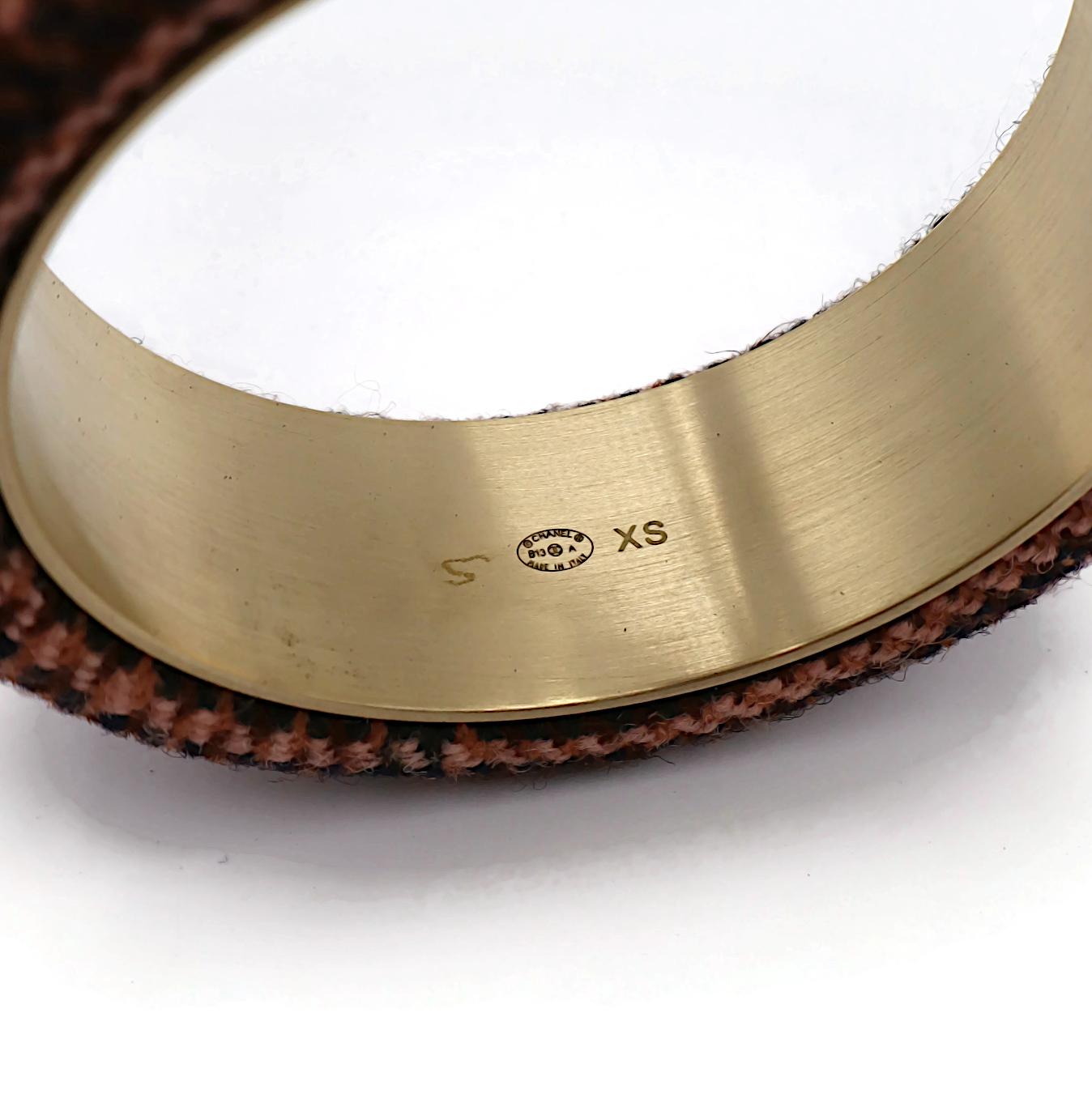 Chanel Bracciale CC in tweed rosa e oro taglia XS, 2013 in vendita 5