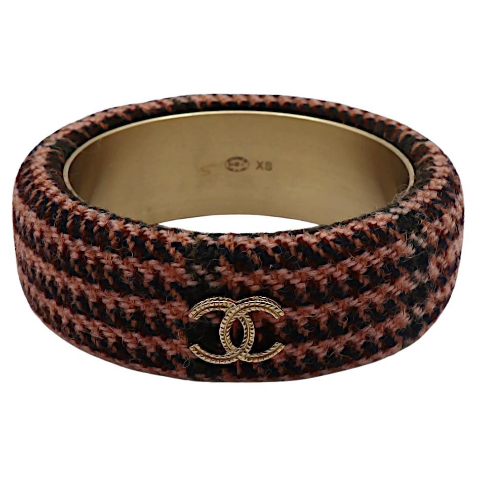 Chanel Bracciale CC in tweed rosa e oro taglia XS, 2013
