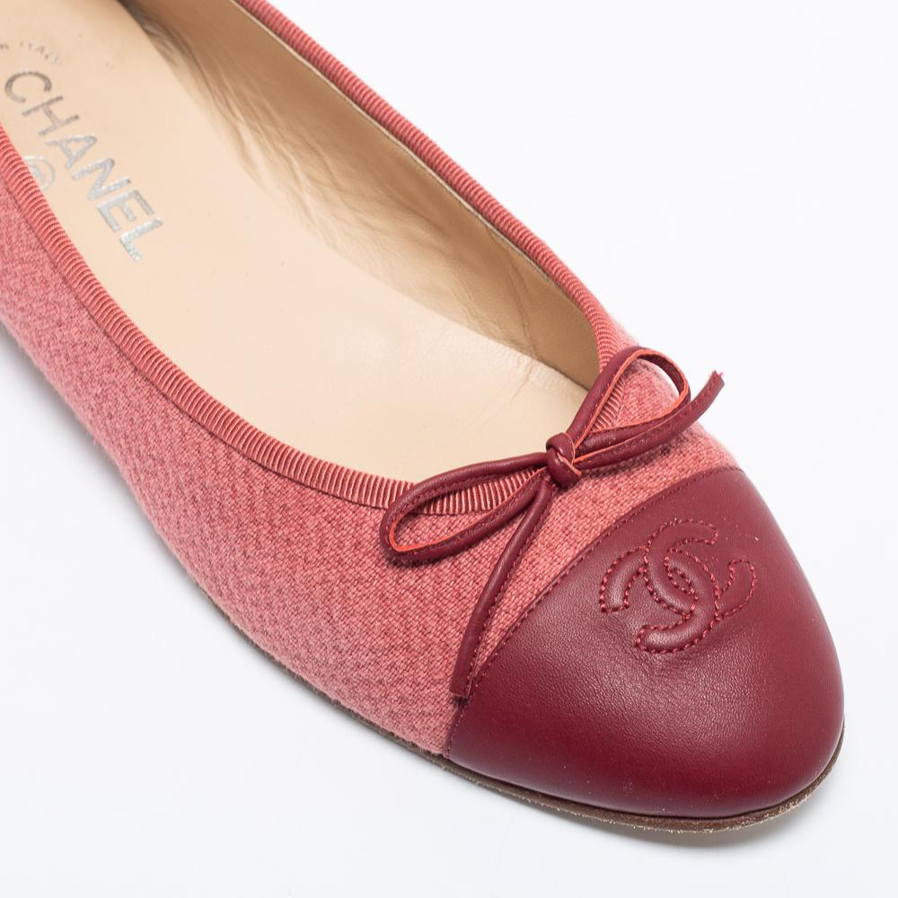 Women's Chanel Pink/Burgundy Tweed and Leather CC Cap Toe Bow Ballet Flats Size 40