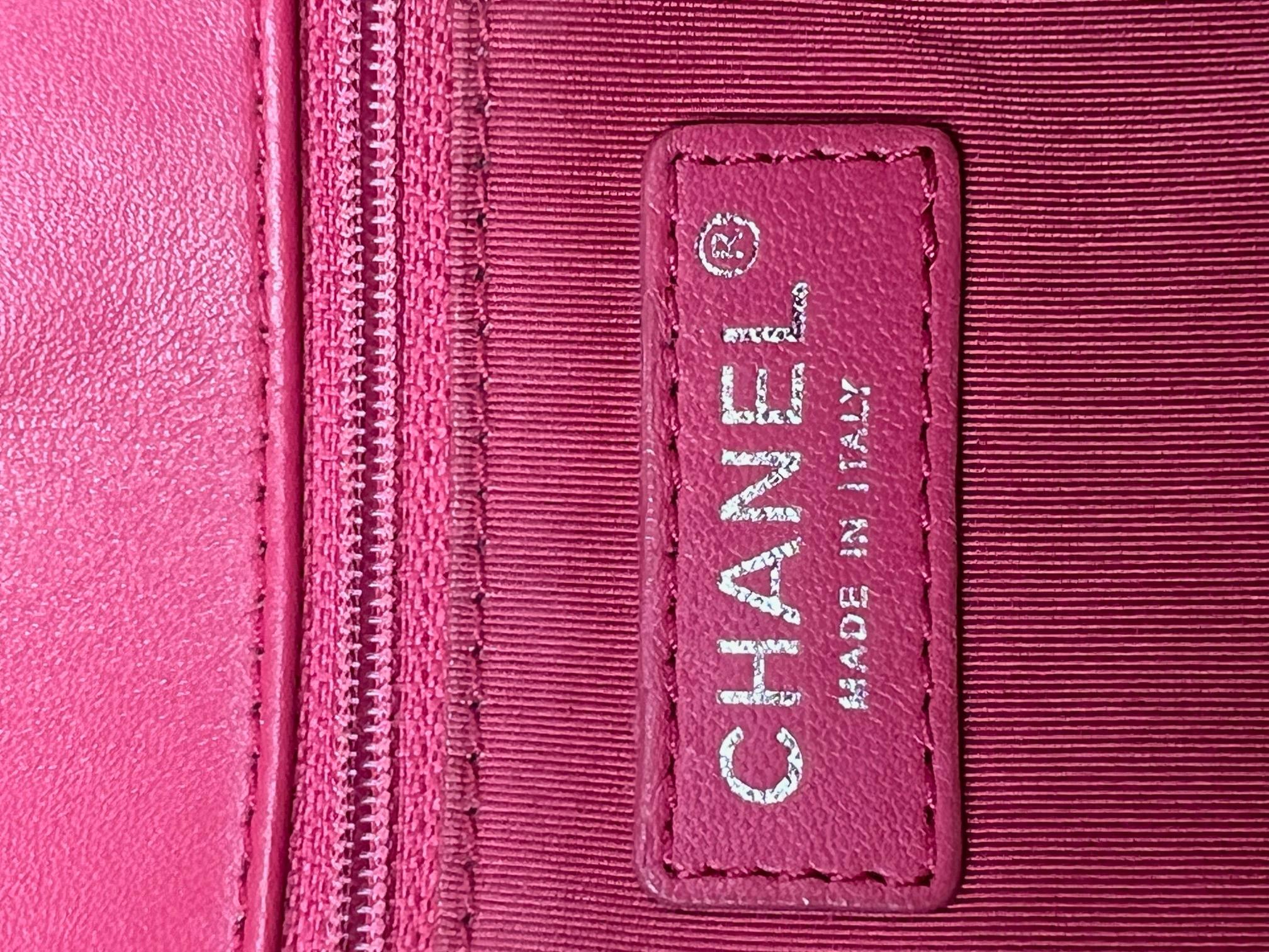 Chanel Pink Calfskin Chevron Medium Round Flap Lambskin Shoulder Bag For Sale 7