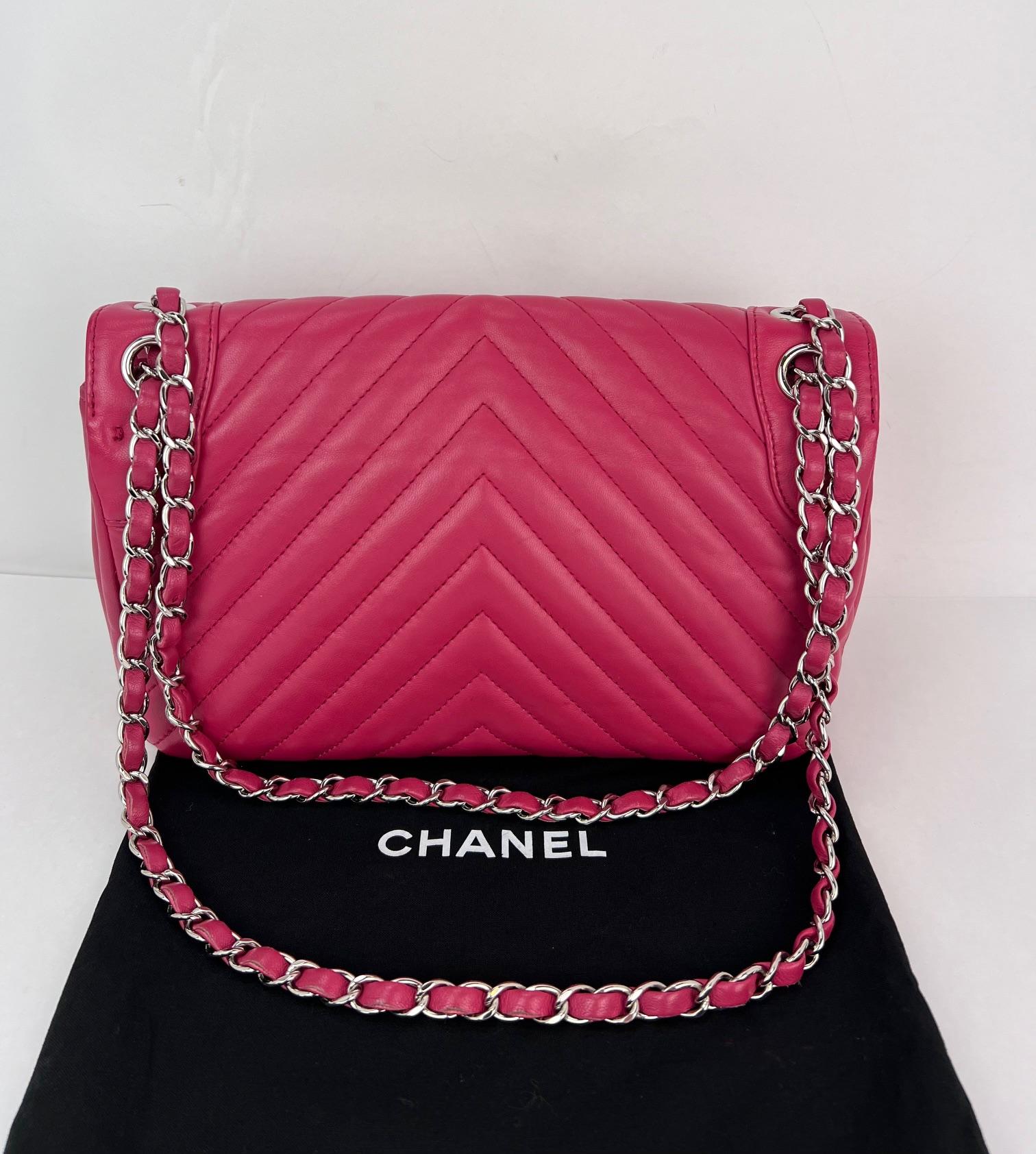 Chanel Pink Calfskin Chevron Medium Round Flap Lambskin Shoulder Bag For Sale 8