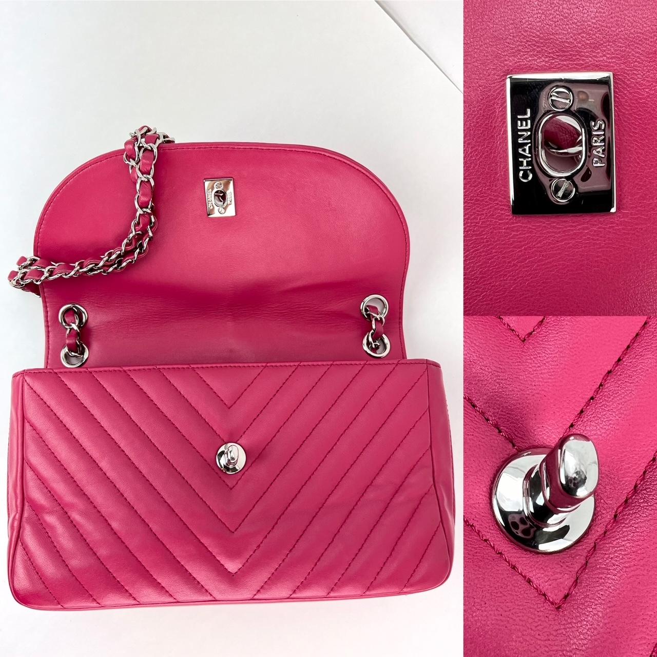 Women's or Men's Chanel Pink Calfskin Chevron Medium Round Flap Lambskin Shoulder Bag For Sale