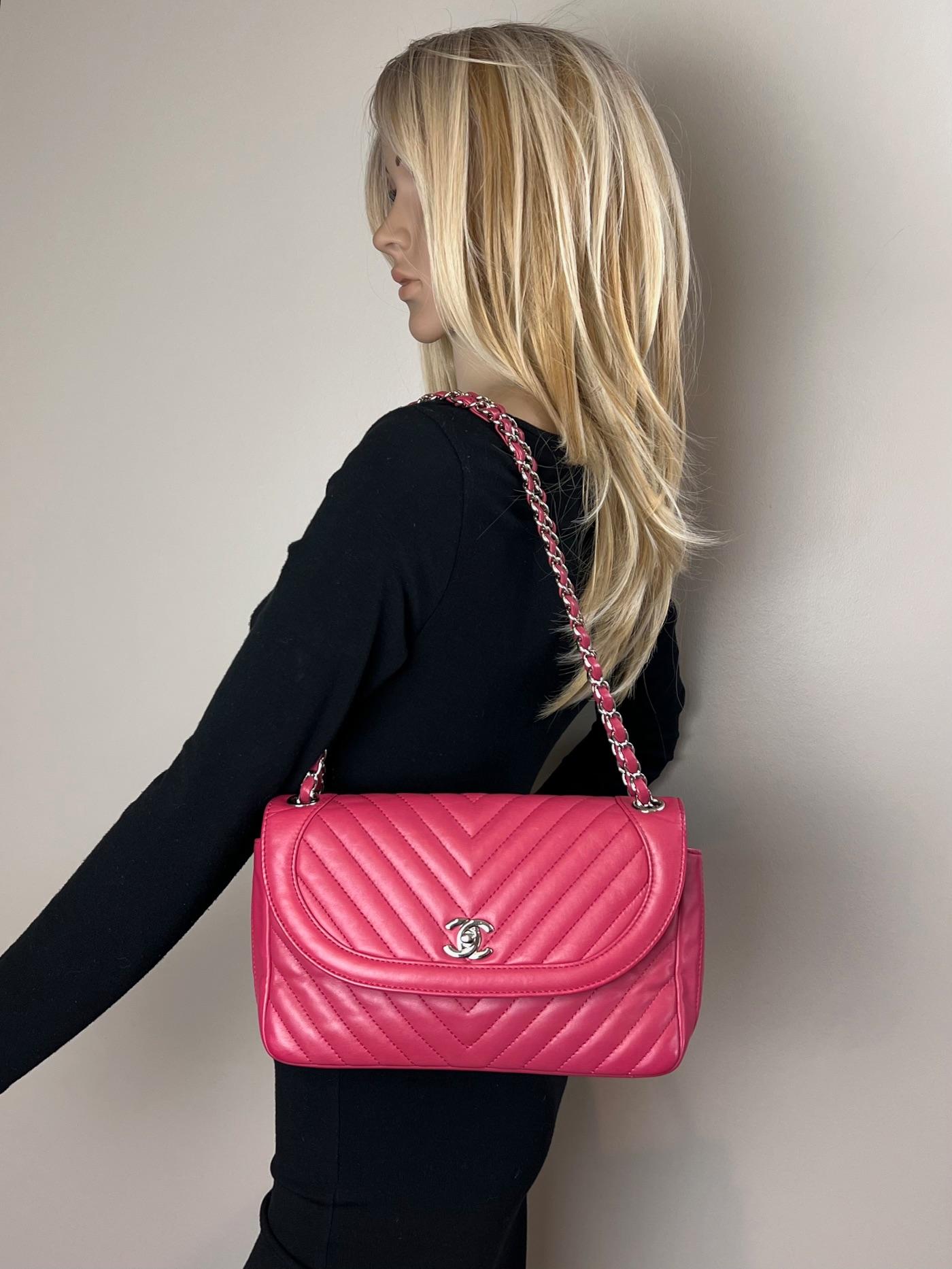 Chanel Pink Calfskin Chevron Medium Round Flap Lambskin Shoulder Bag For Sale 2