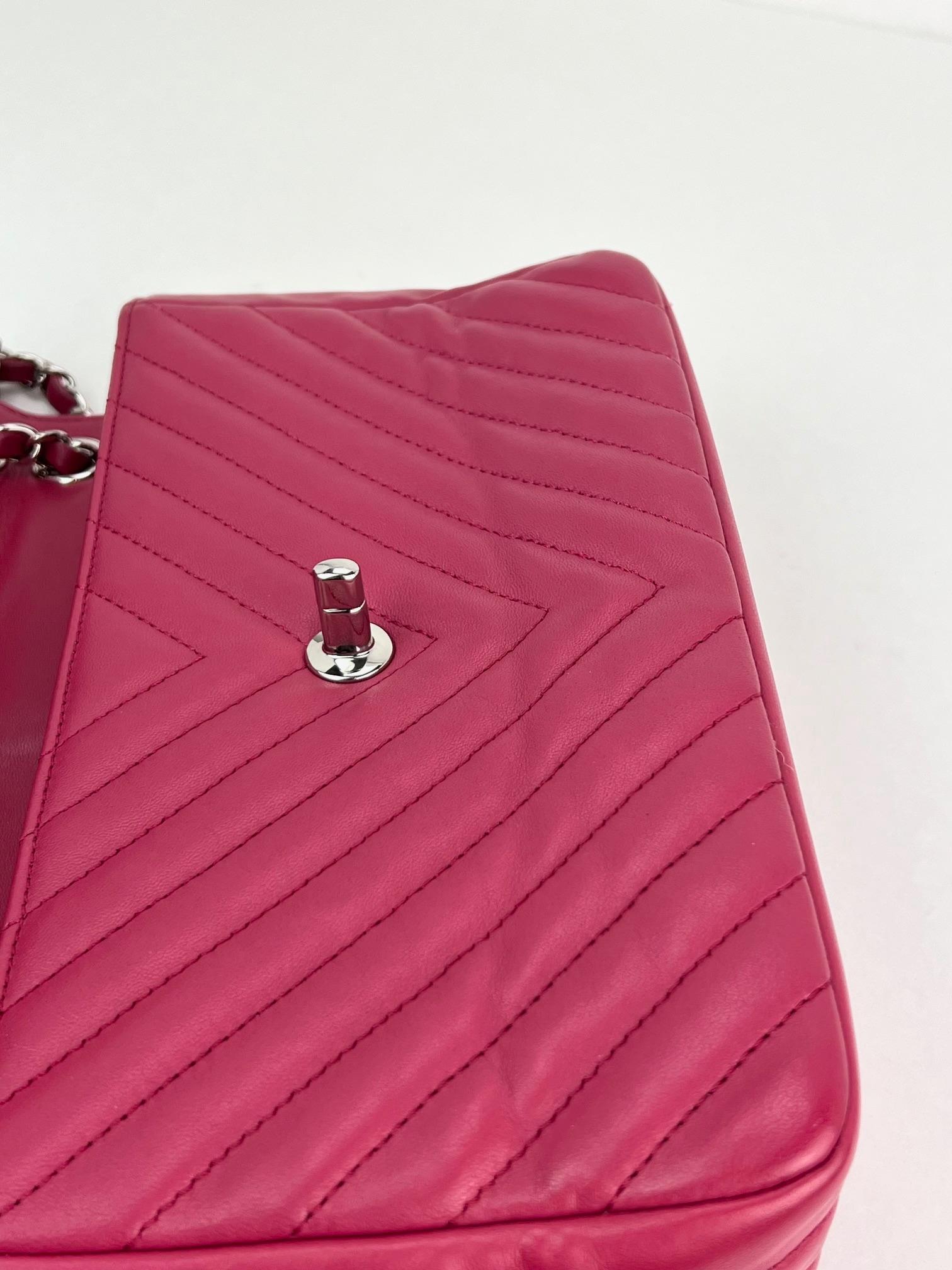 Chanel Pink Calfskin Chevron Medium Round Flap Lambskin Shoulder Bag For Sale 3