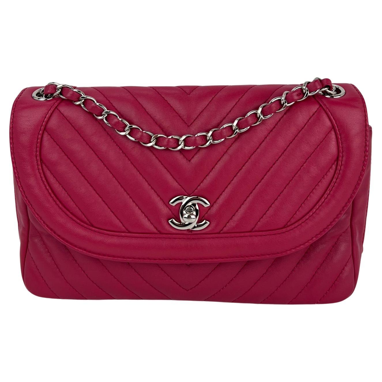Chanel Pink Calfskin Chevron Medium Round Flap Lambskin Shoulder Bag For Sale