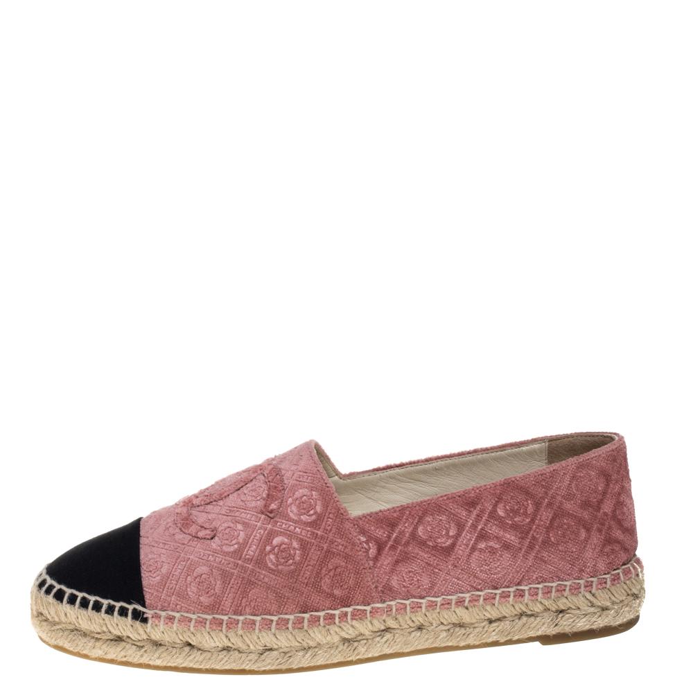 Practical, fashionable, and durable—these espadrille flats by Chanel are carefully built to be fine companions to your everyday style. They come made using velvet in a slip-on style and are beautified with camellia embossing and black cap