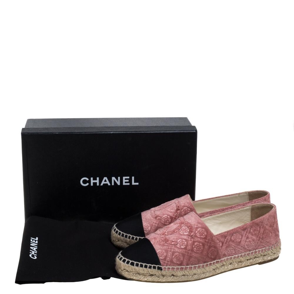 Chanel Pink Camellia Embossed Velvet CC Cap Toe Espadrille Flats Size 40 2