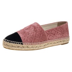 Chanel Rosa Kamelie geprägte Samt CC Cap Toe Espadrille Flats Größe 40