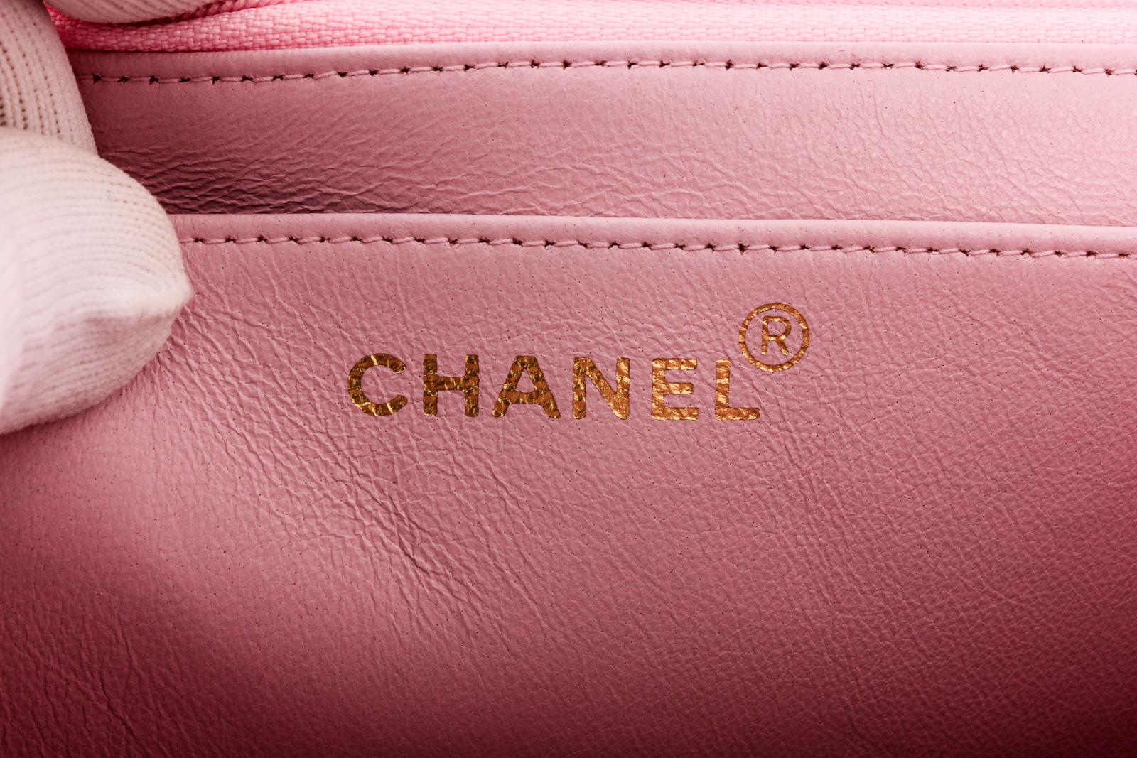 chanel logo pink