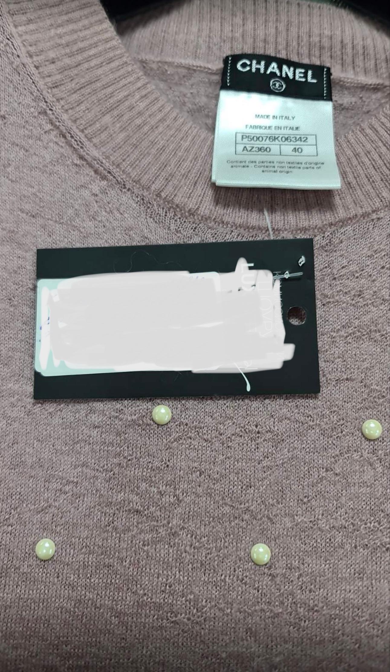 Chanel Pink Cashmer Pearl Top In Good Condition For Sale In Krakow, PL