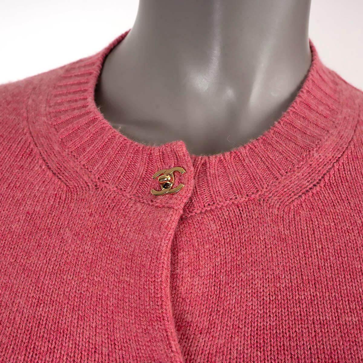 CHANEL pink cashmere 2009 09A CC TURNLOCK Cardigan Sweater 38 S For Sale 3
