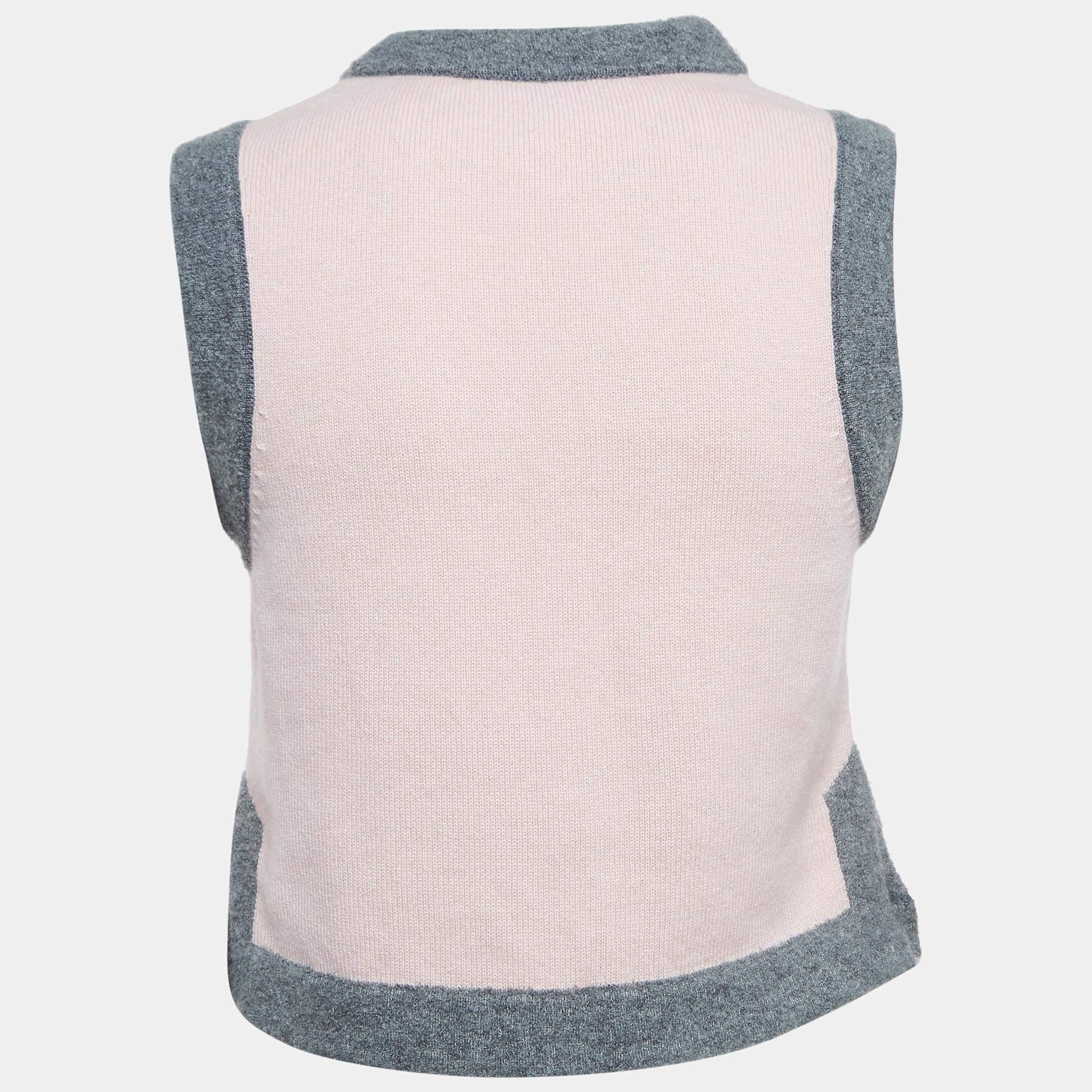 Chanel Pink Cashmere Buttoned Sweater Vest M In Good Condition In Dubai, Al Qouz 2