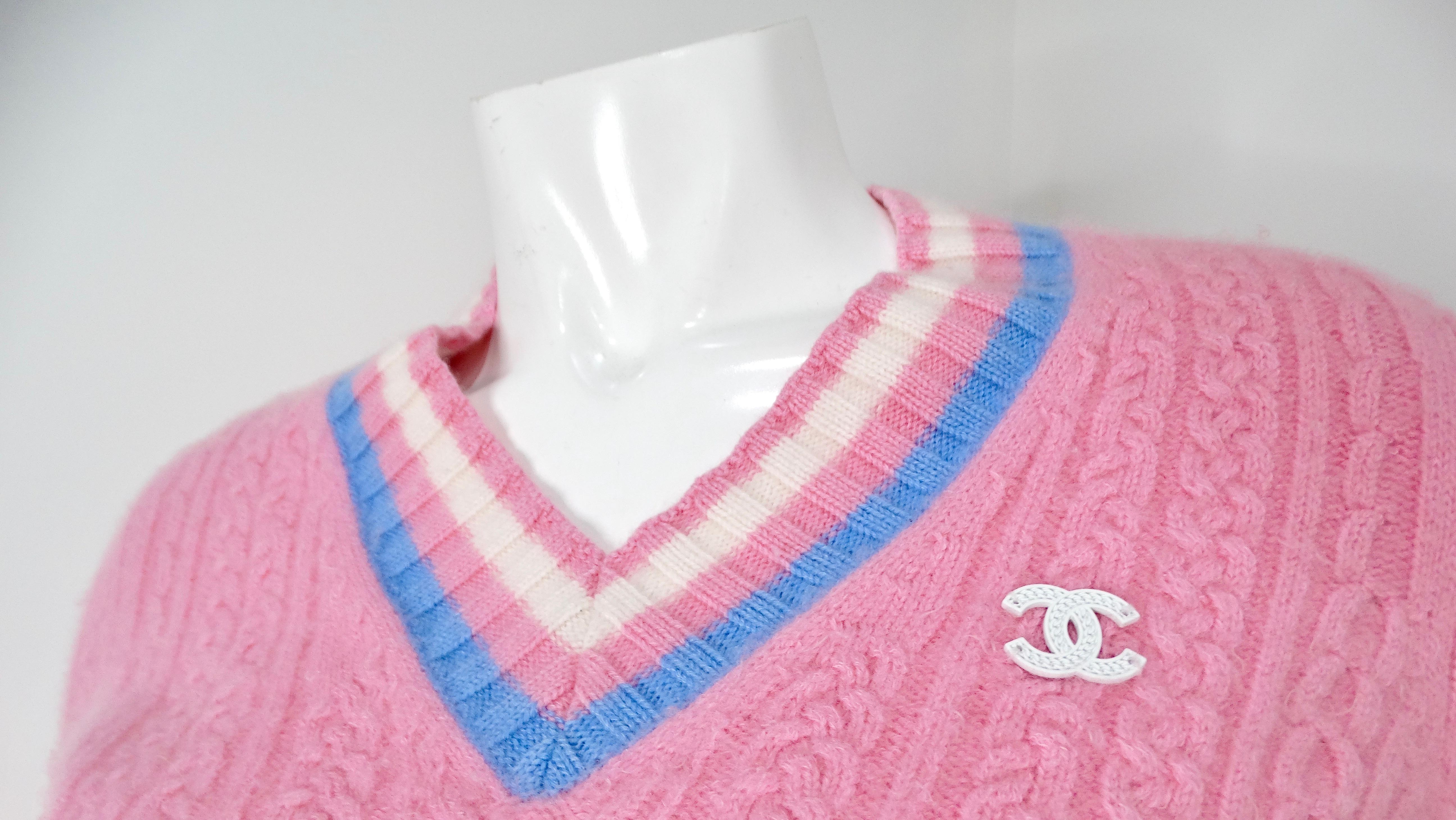 Rosa Maglione con scollo a V in misto cotone e cashmere rosa di Chanel in vendita