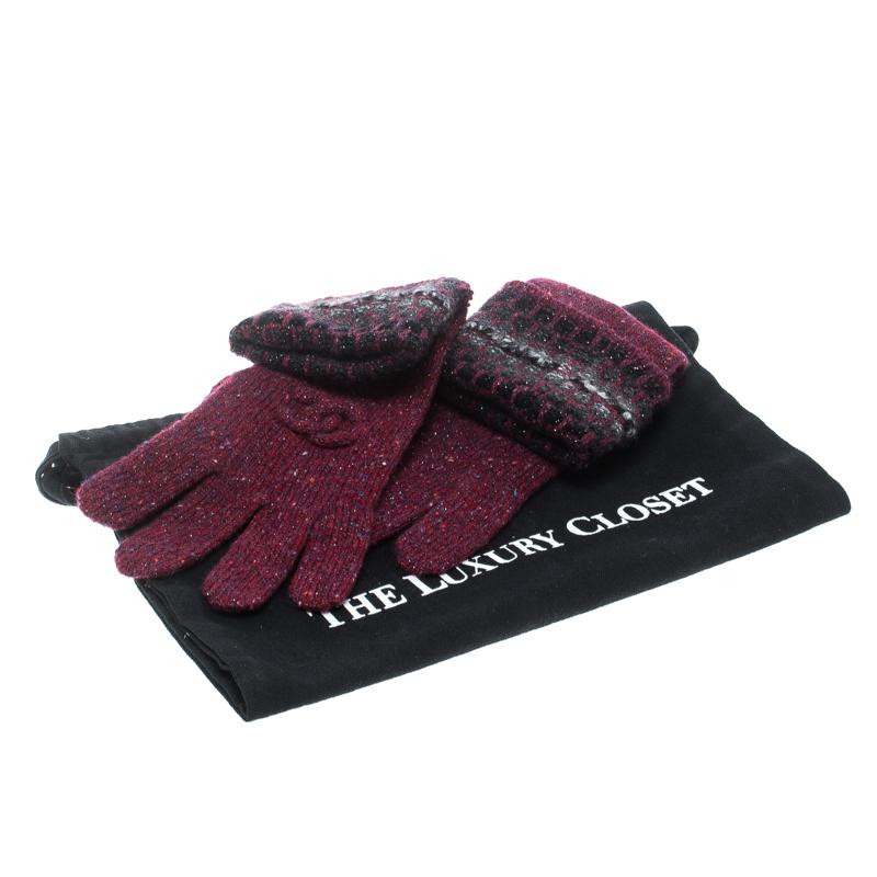 Chanel Pink Cashmere Lurex Knit CC Logo Applique Gloves In Excellent Condition In Dubai, Al Qouz 2