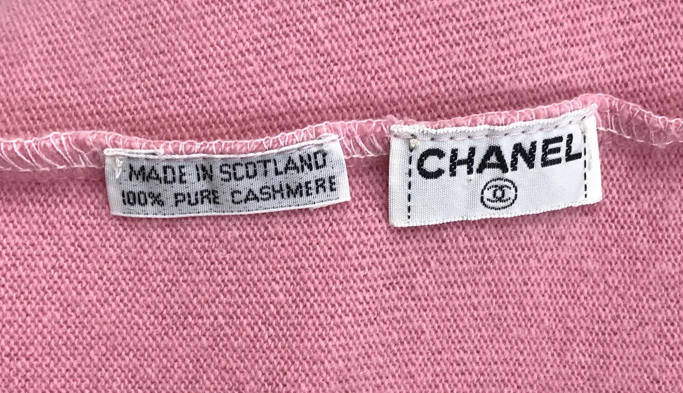 Chanel Pink Cashmere Top w/ Black Trim-44 In Excellent Condition In West Palm Beach, FL