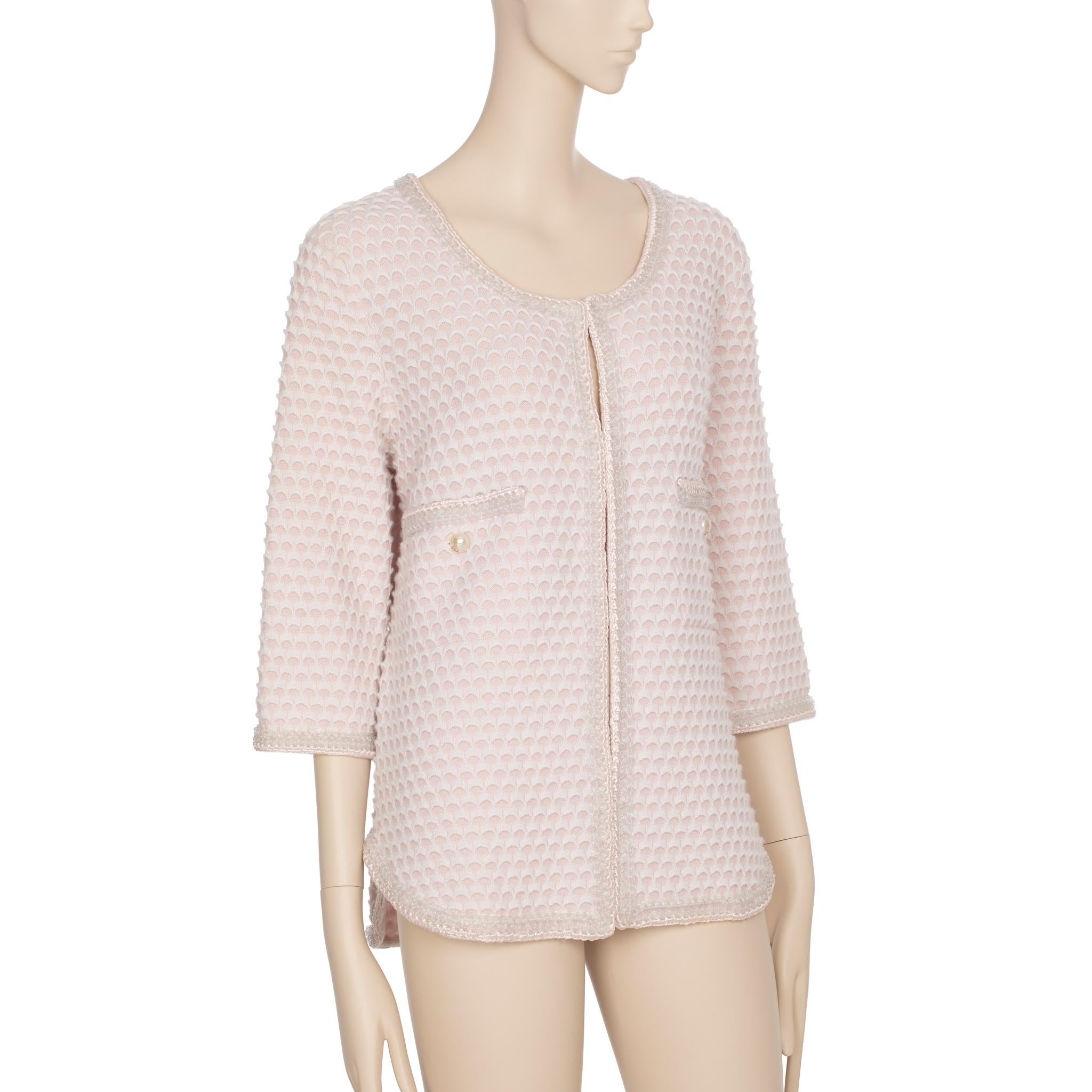 Brand: Chanel

Product: Tweed Cardigan

Size: 42 Fr

Colour: Pink & Cream Tones

Material:

Outer: 100% Cashmere

Other: 90% Vinyl & 10% Viscose

Product Code: P43870K04524

Condition: Preloved; Excellent

Details:

- 3/4 length sleeves.

- Faux