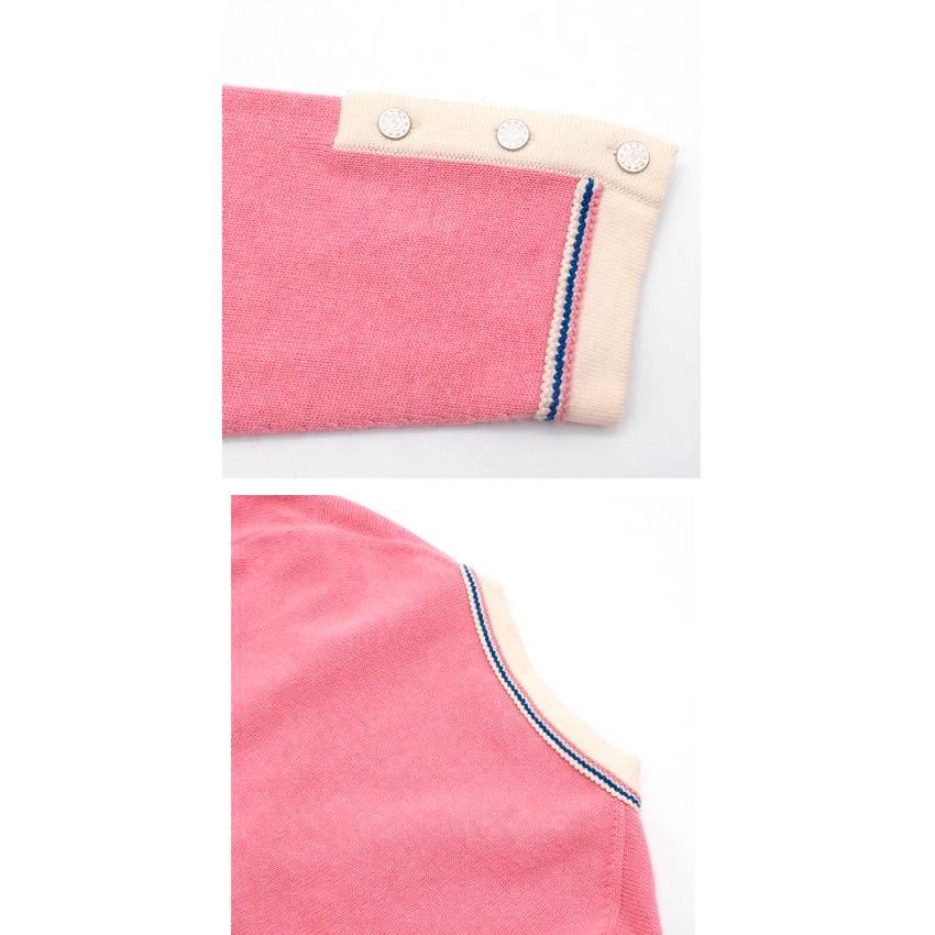 Chanel pastel pink cashmere v-neck cardigan

Featuring a v-neck collar, a button fastening adorned with stars and Chanel logo and side pockets.

100% Cashmere.

Approx measurements: 
Shoulders: 46cm
Breast: 55cm
Length: 64cm

Size: 
FR 50/XL. 
US 