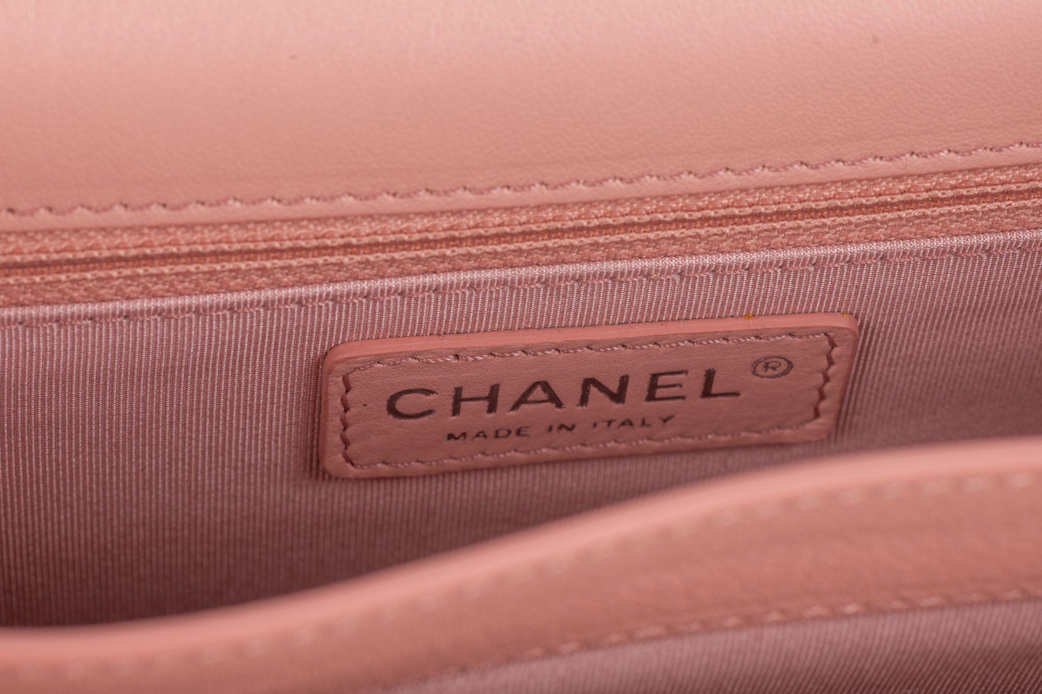Sac boîte CC rose caviar Chanel en vente 10
