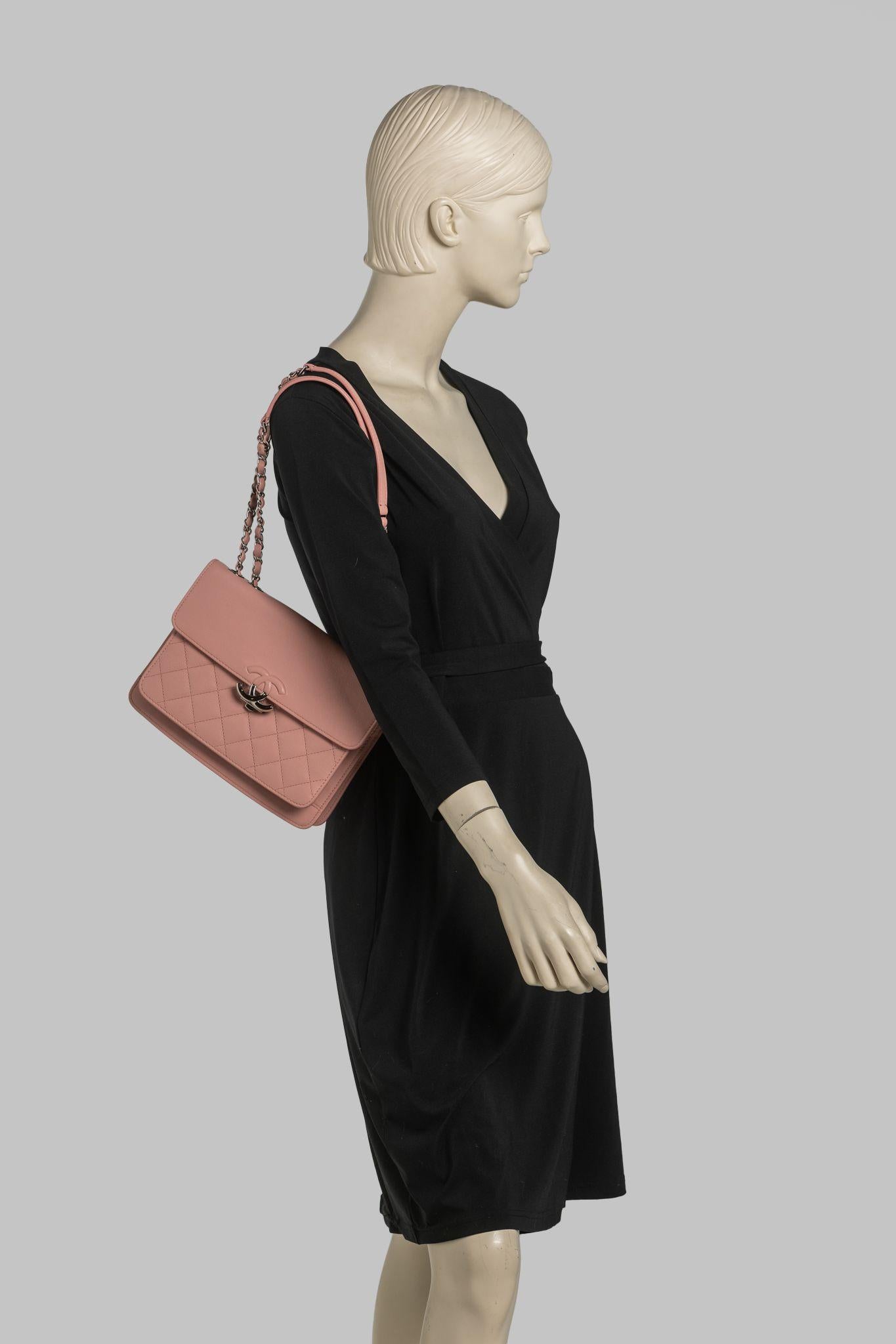Sac boîte CC rose caviar Chanel en vente 11