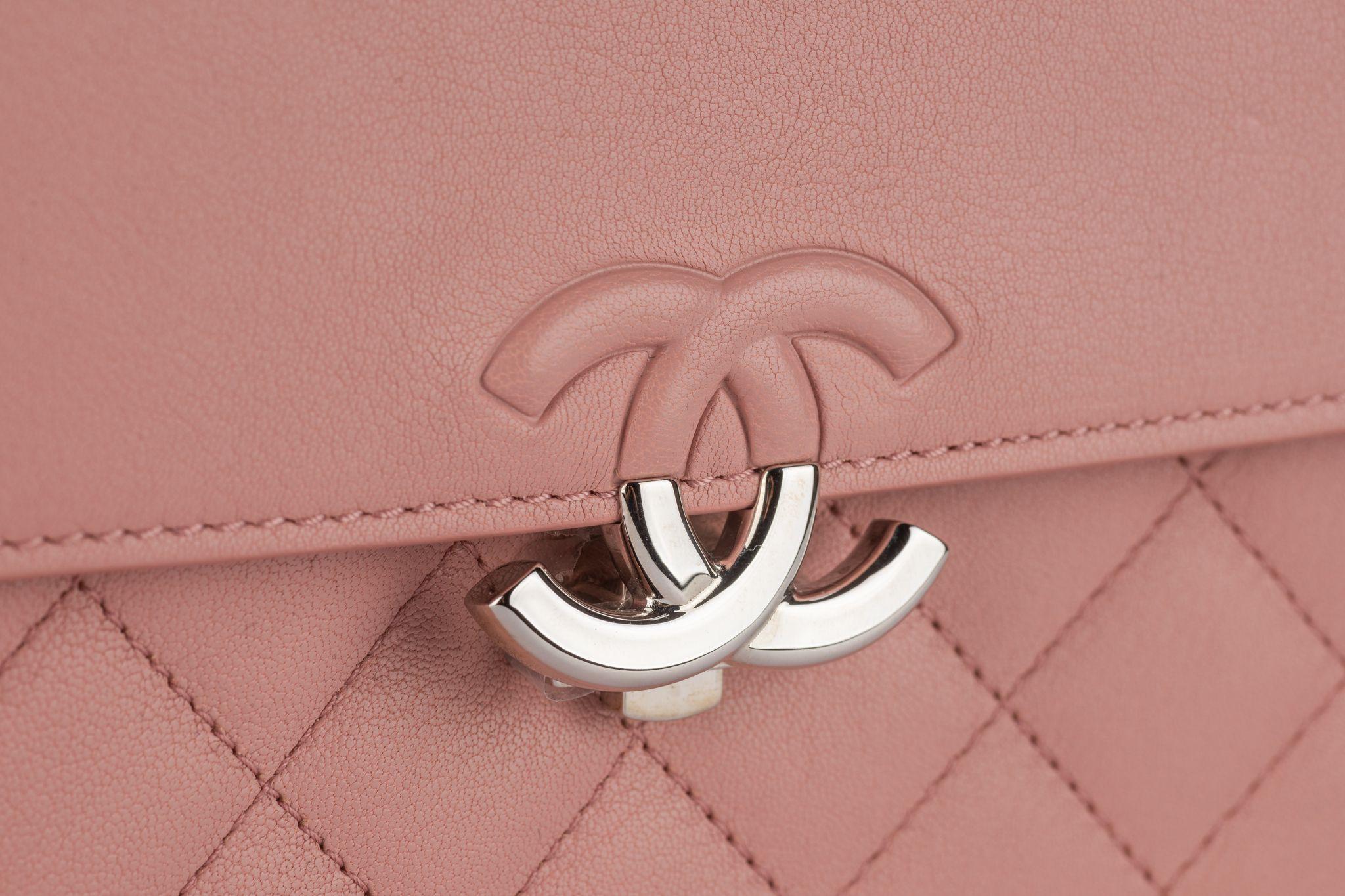 Sac boîte CC rose caviar Chanel en vente 2
