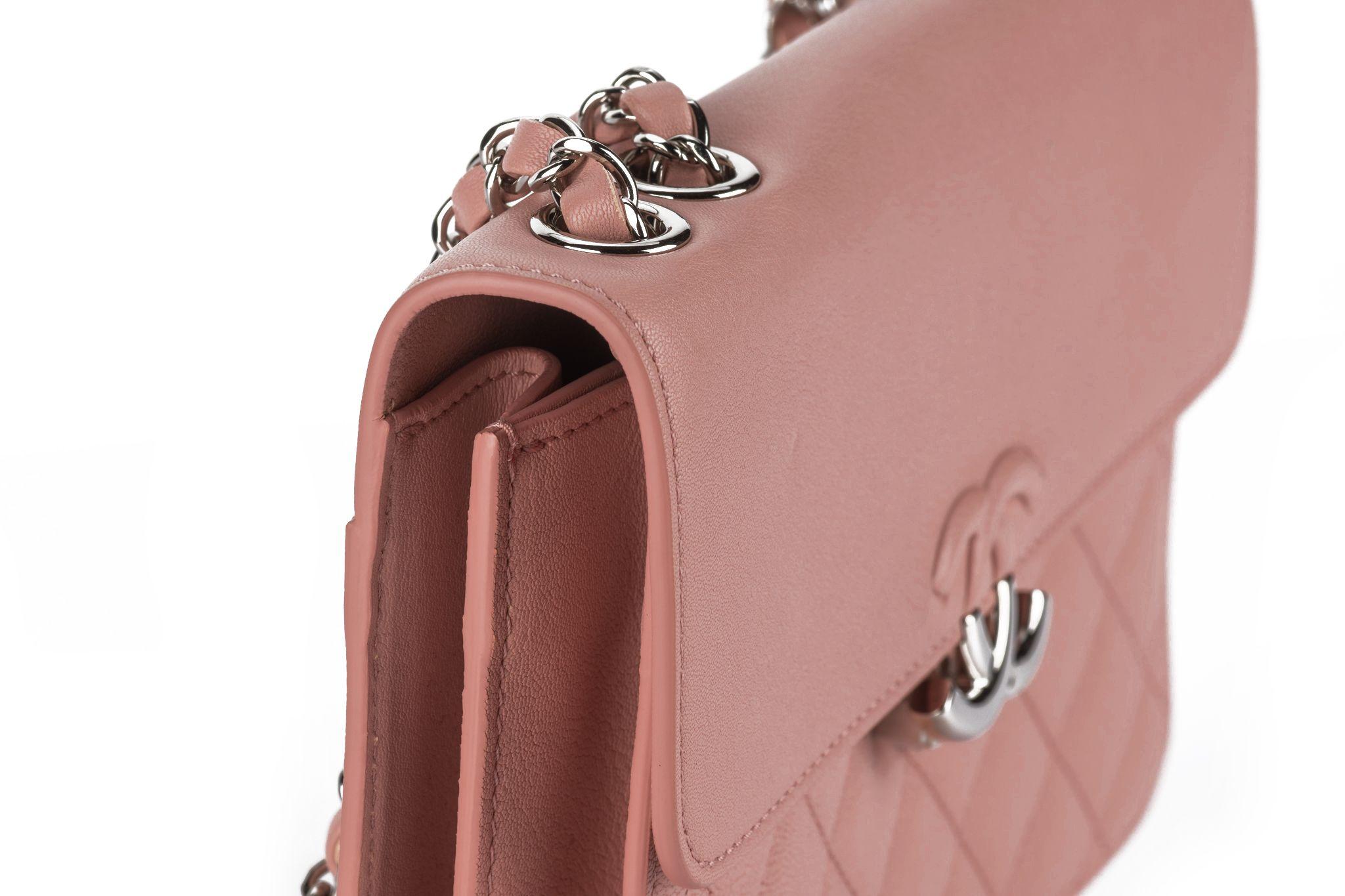 Sac boîte CC rose caviar Chanel en vente 3